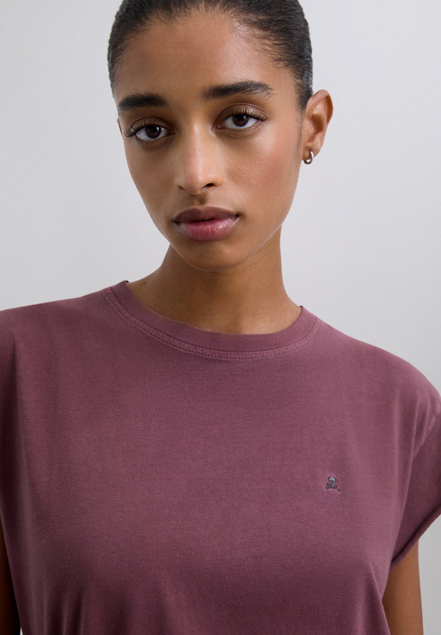 BASIC-SHIRT MIT TOTENKOPF