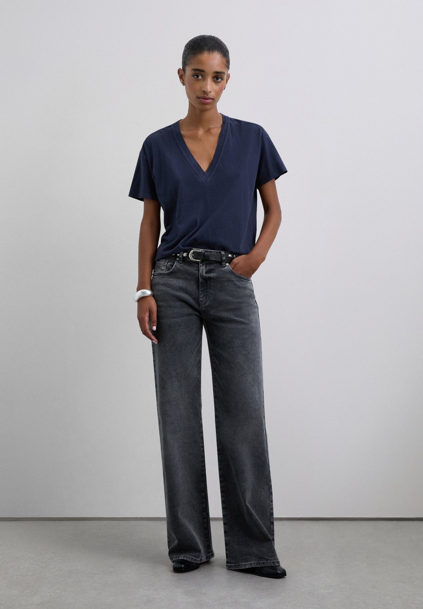 T-SHIRT BASIQUE COL EN V