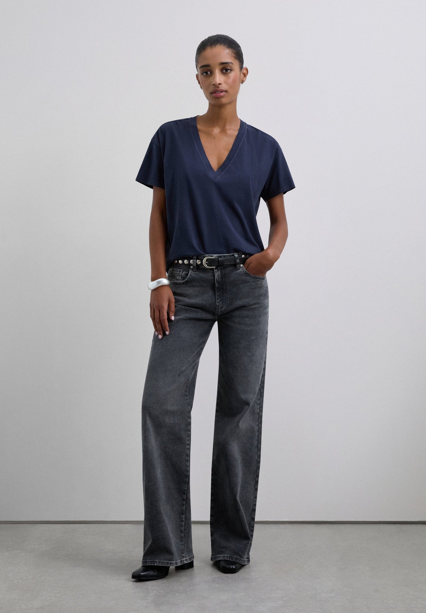 T-SHIRT BASIQUE COL EN V