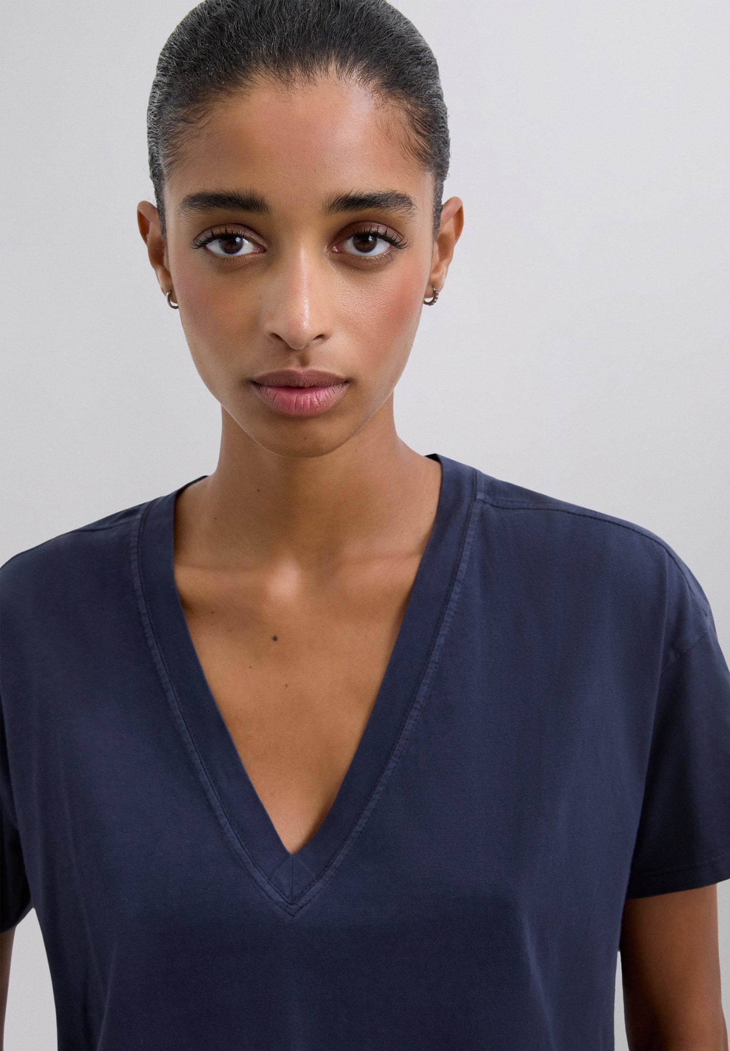 T-SHIRT BASIQUE COL EN V