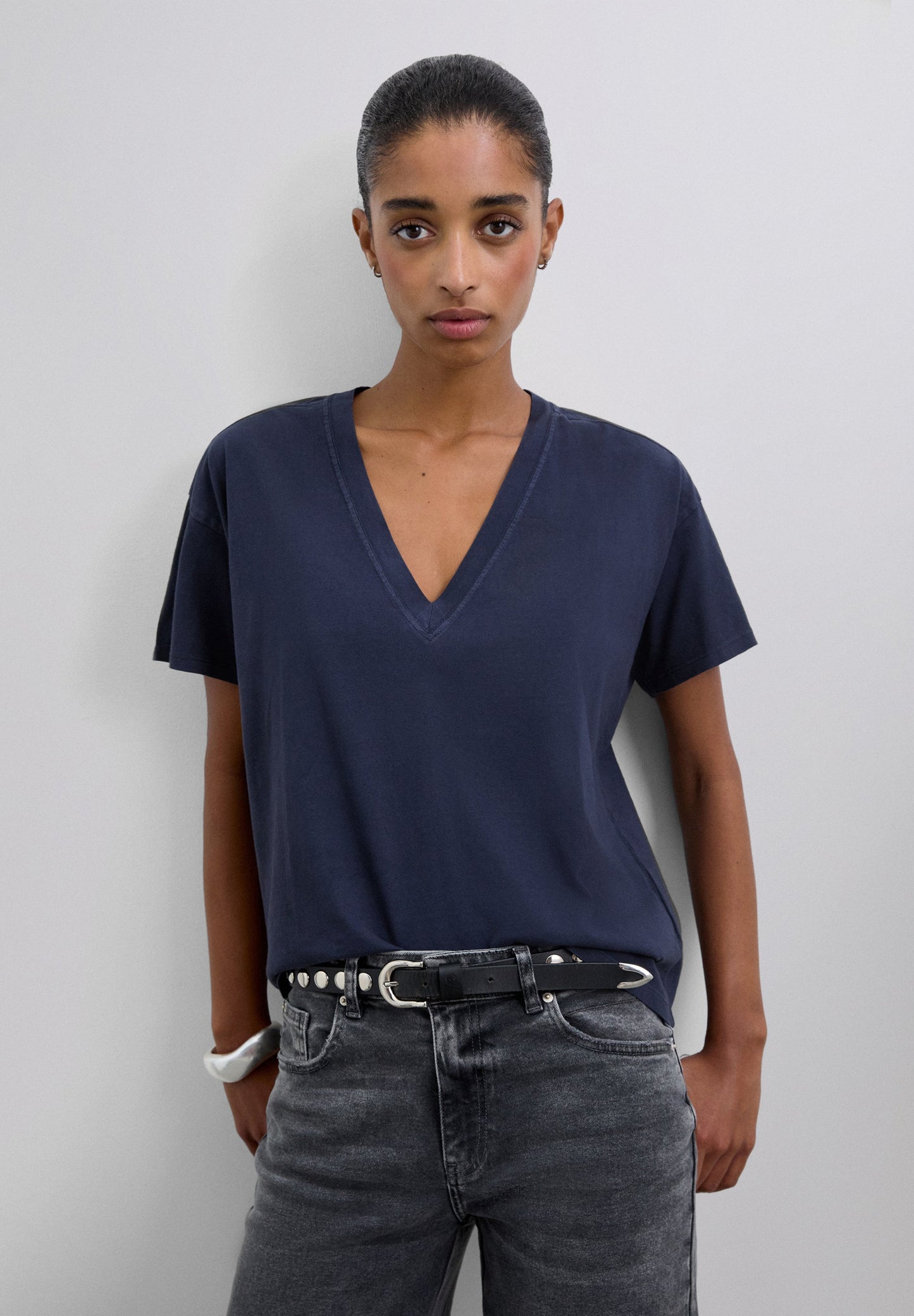 T-SHIRT BASIQUE COL EN V