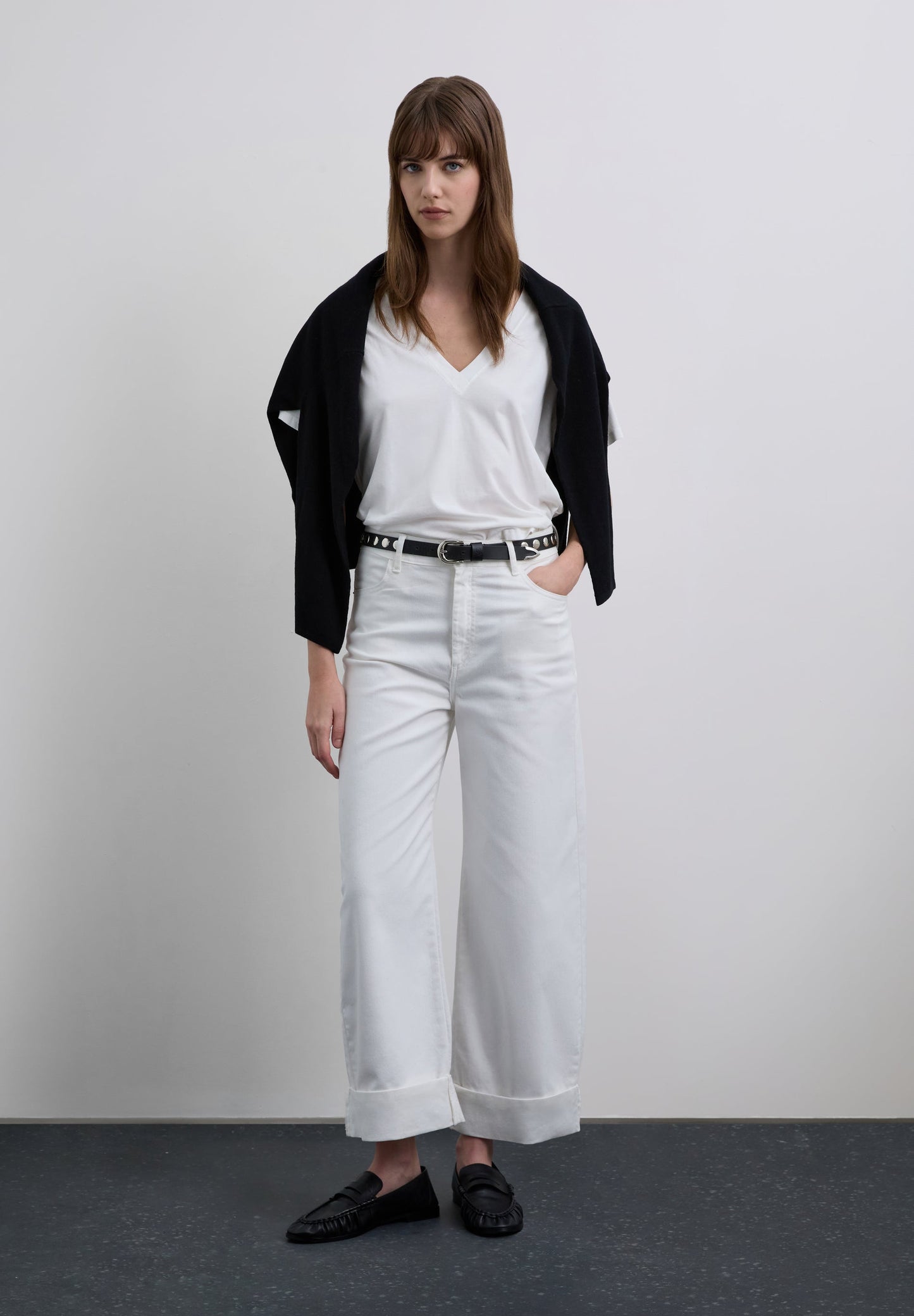 BASIC-T-SHIRT MIT V-AUSSCHNITT