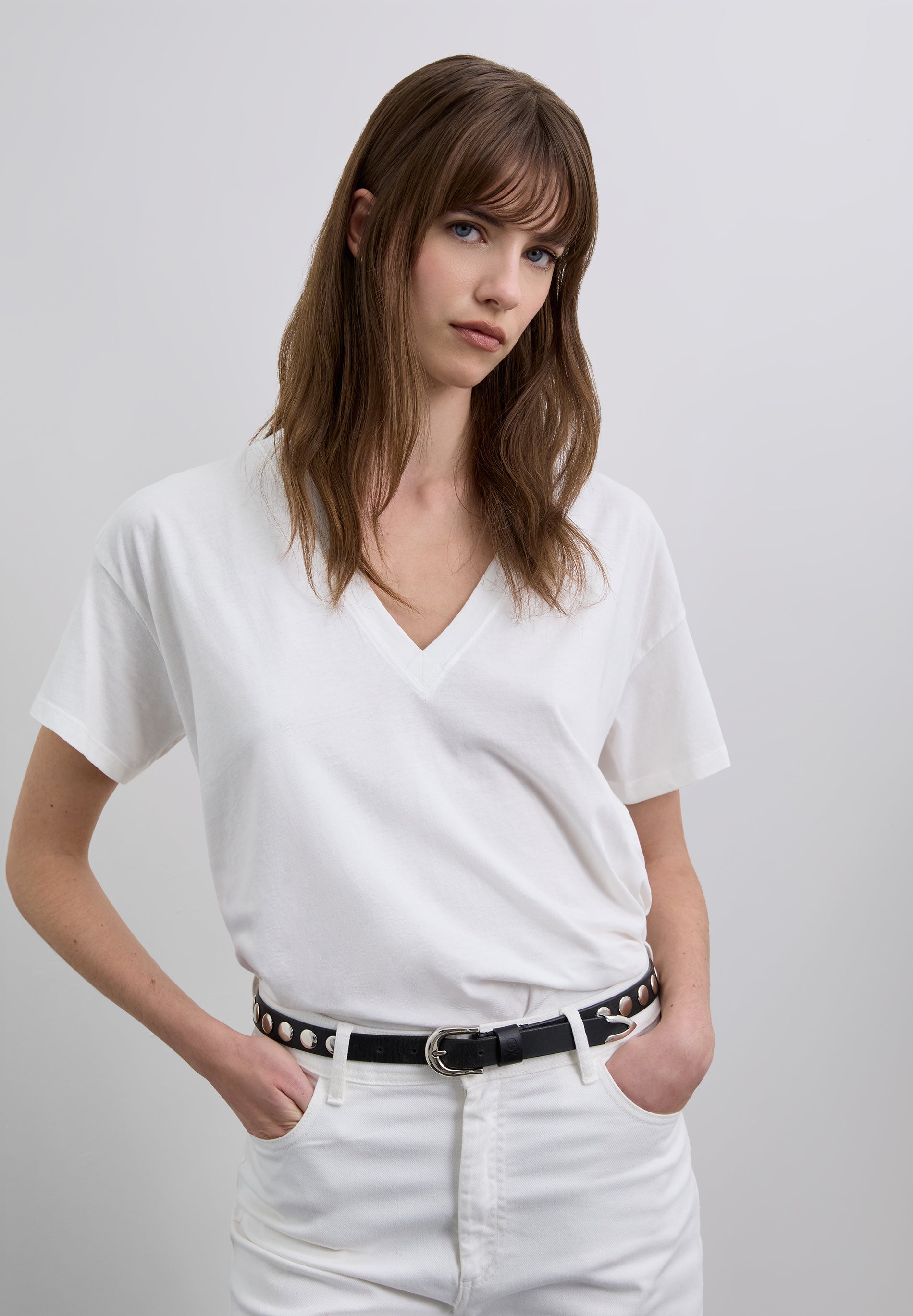 BASIC-T-SHIRT MIT V-AUSSCHNITT