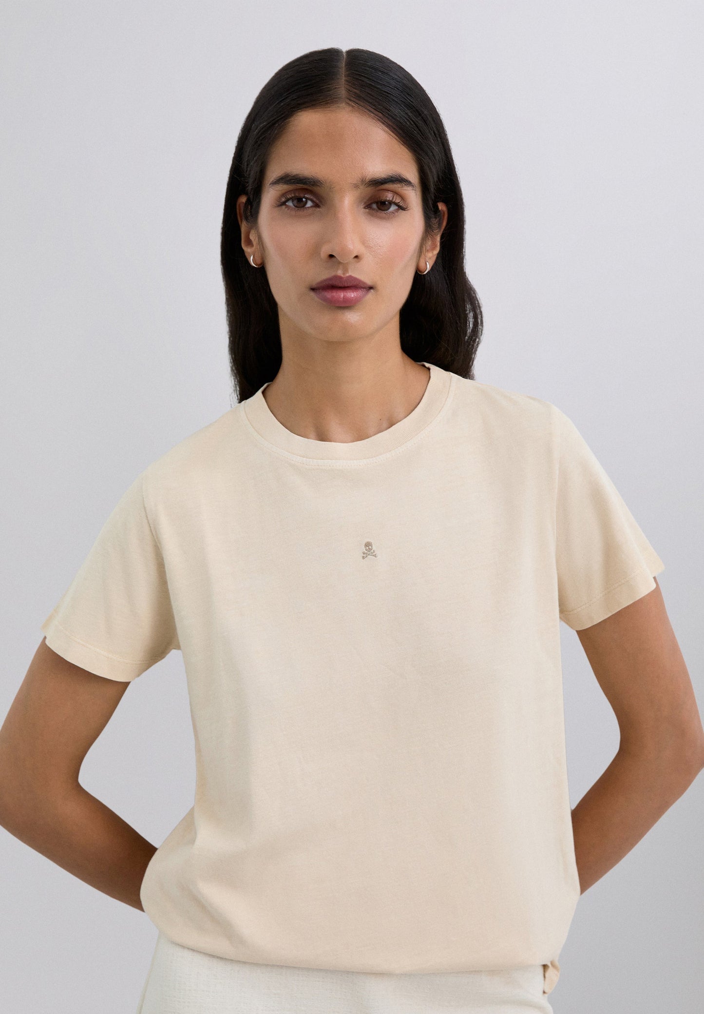 SCPLAINSKULLV TEE