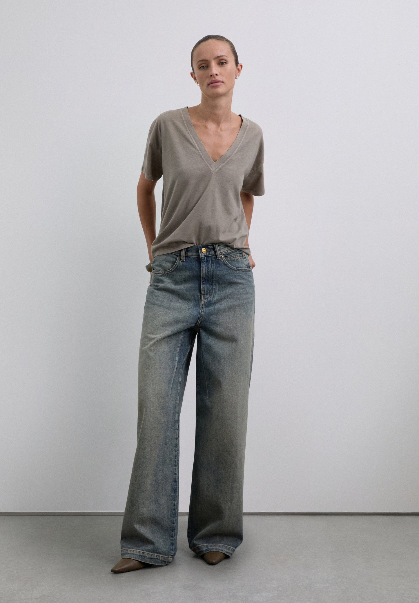 T-SHIRT BASIQUE COL EN V