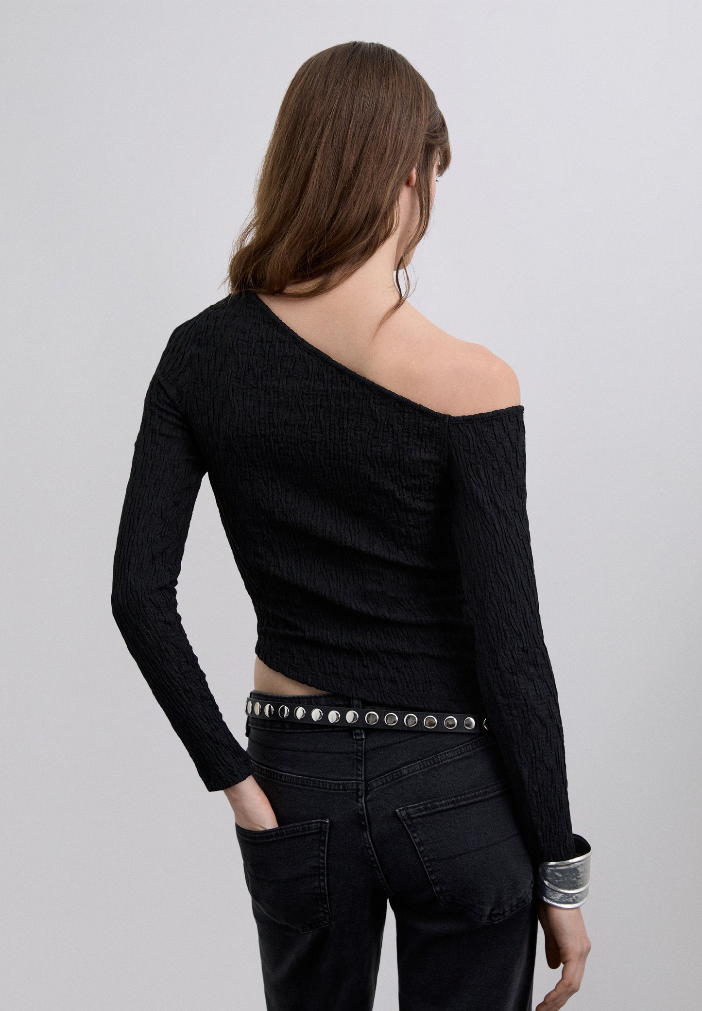 ASYMMETRIC OFF-THE-SHOULDER TOP