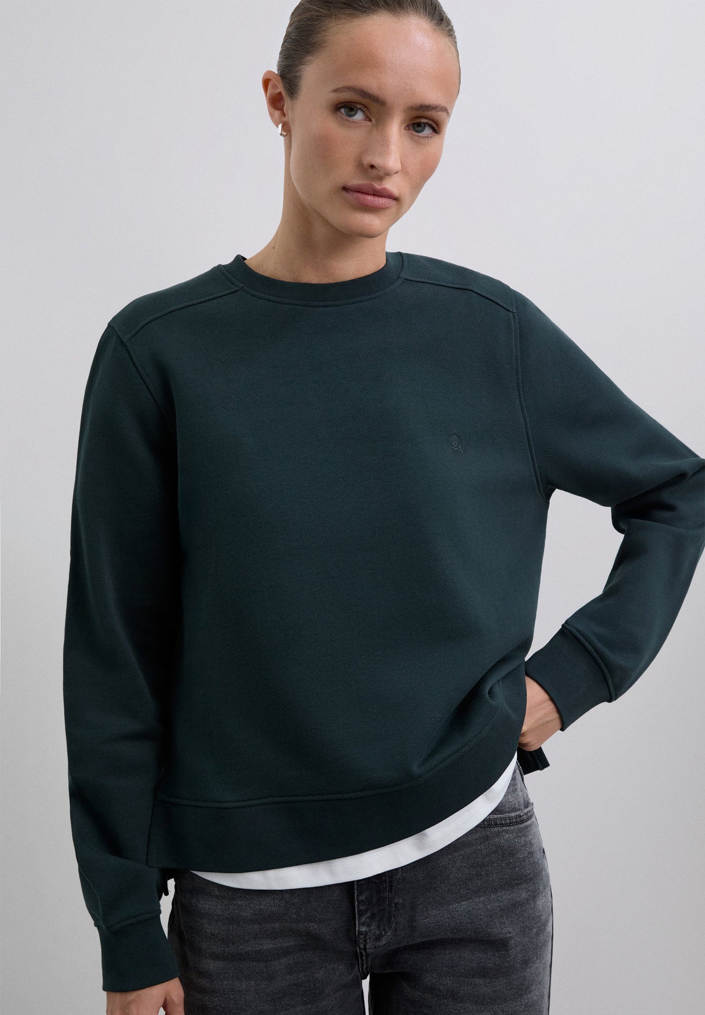 BASIC SKULL SWEATSHIRT