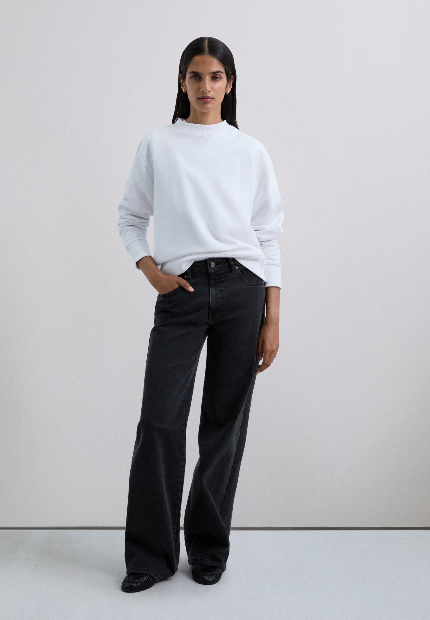 SWEATER DOODSHOOFD ACHTER GLITTER