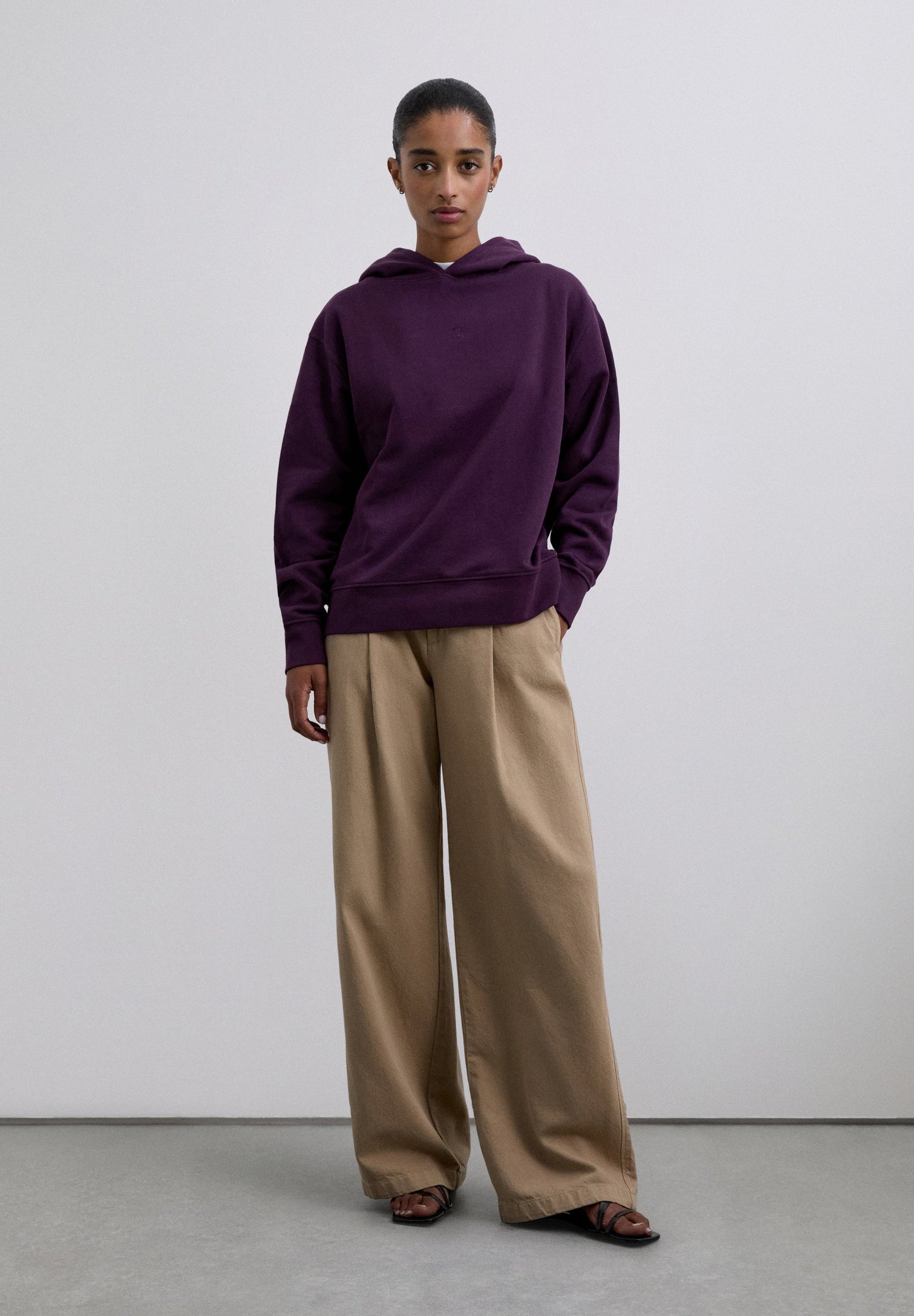 SWEAT BASIQUE SKULL CAPUCHE