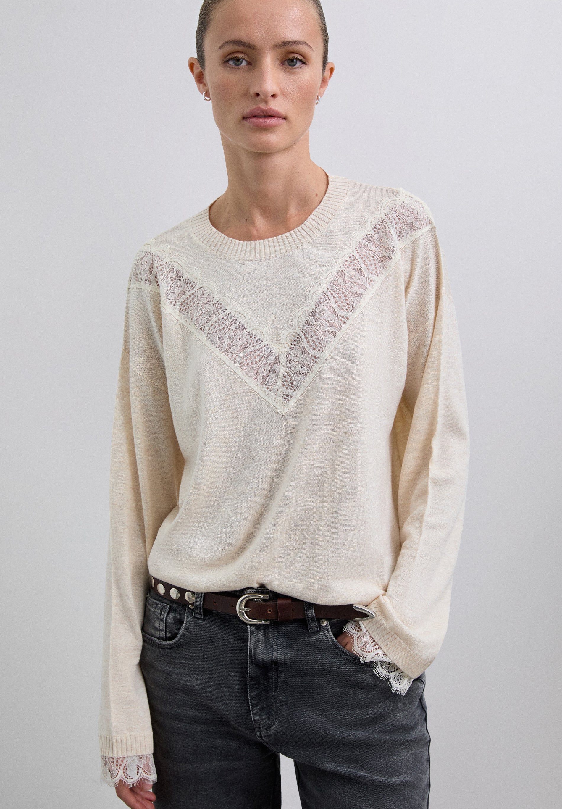 PULL DÉTAILS DENTELLE