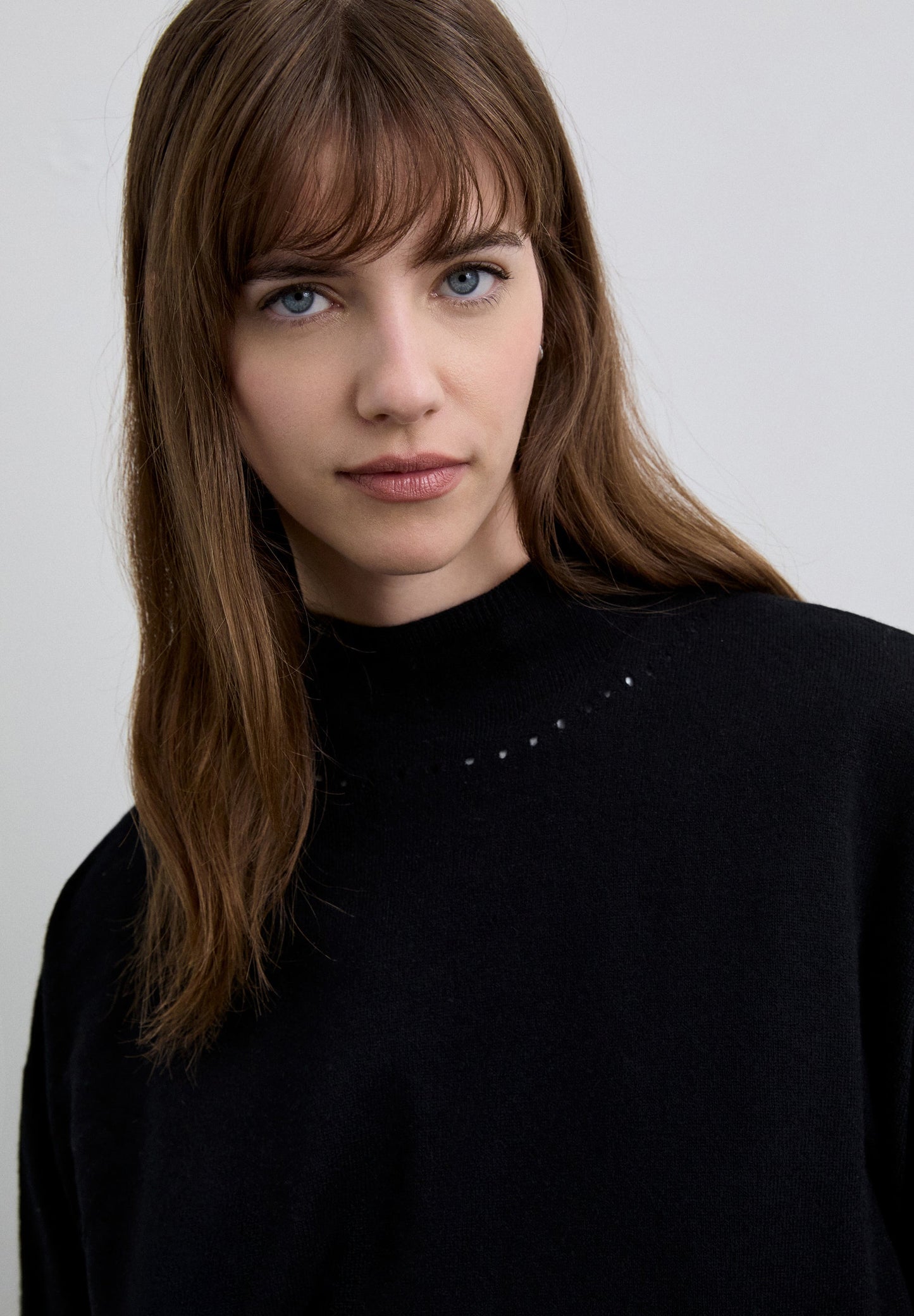 WOOL BLEND HIGH NECK SWEATER