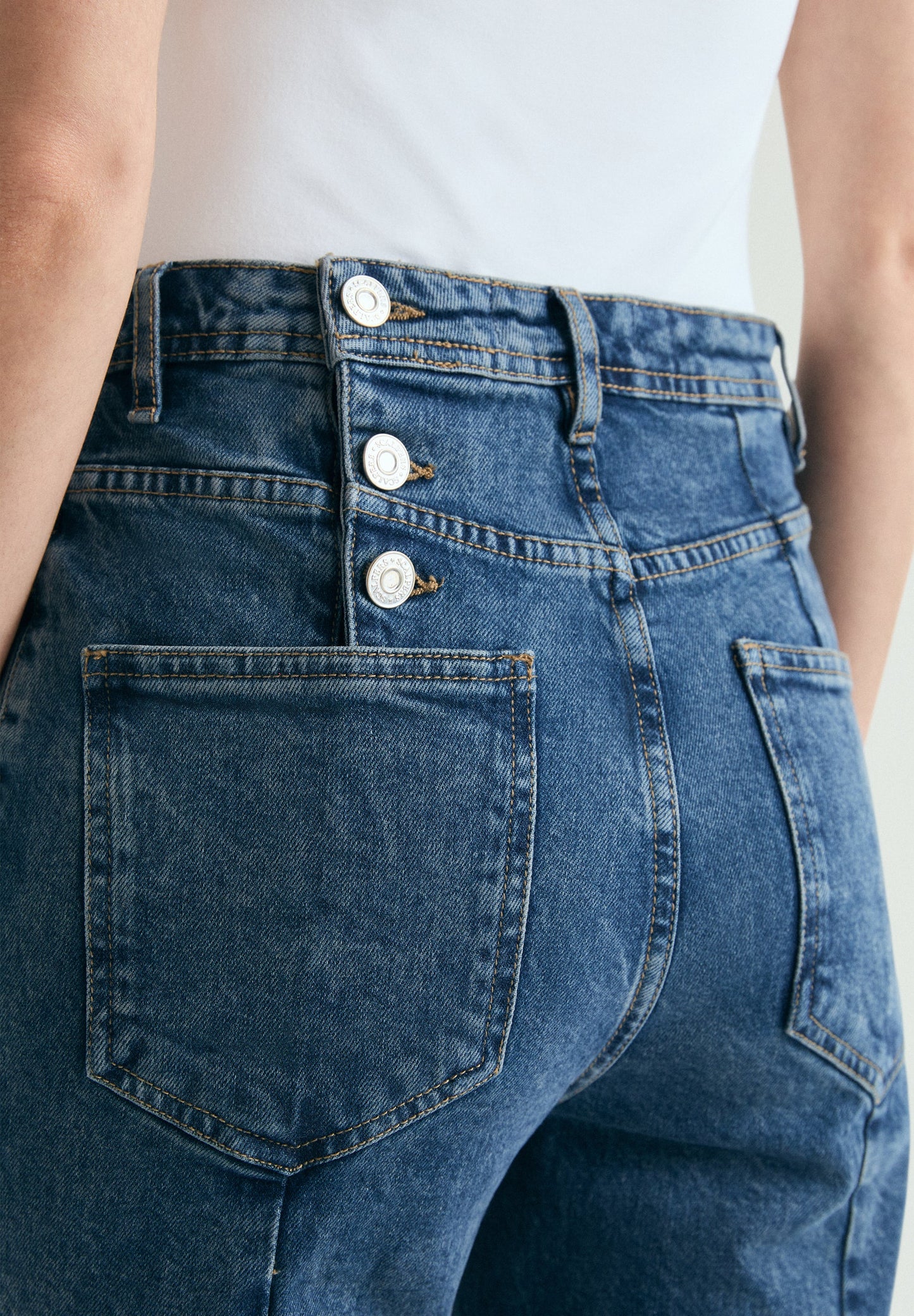 JEANS WITH BACK BUTTONS