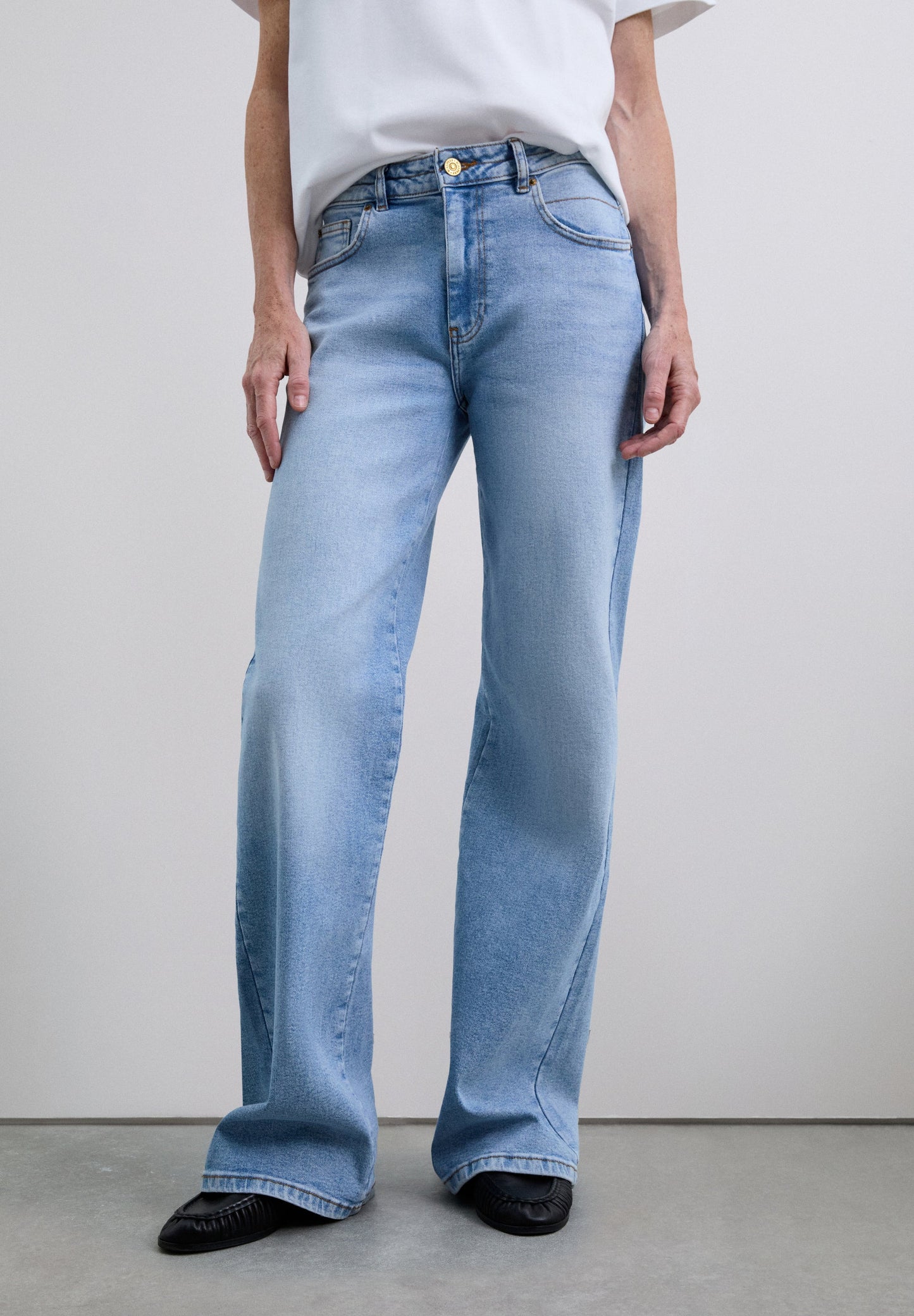 PANTALON EN JEAN 5 POCHES