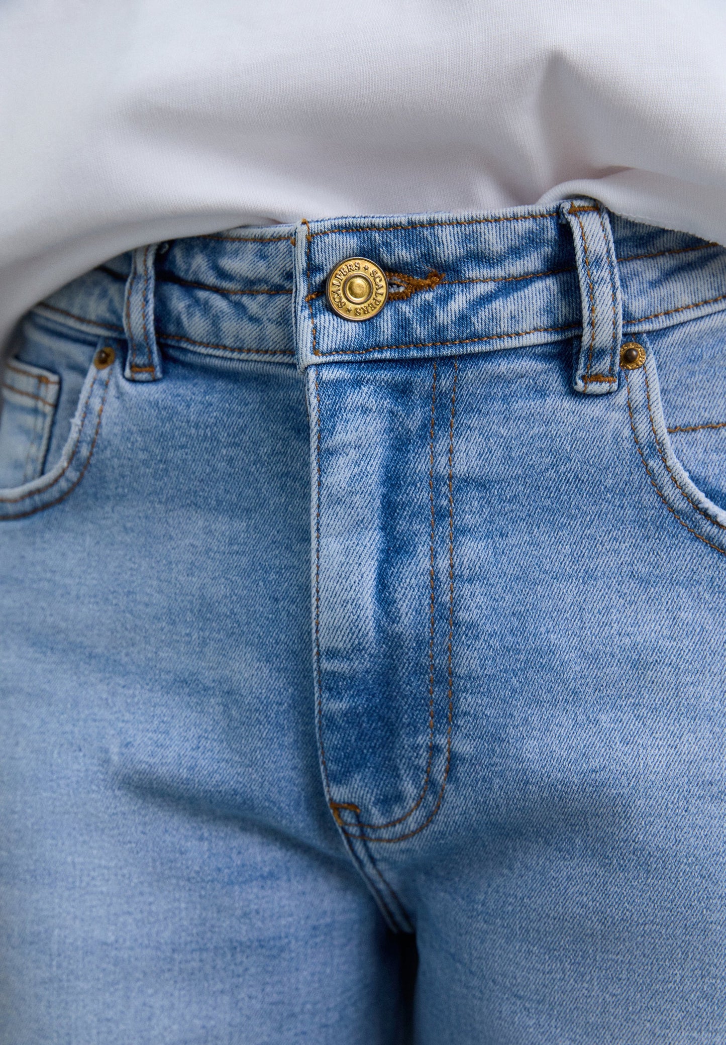 PANTALON EN JEAN 5 POCHES