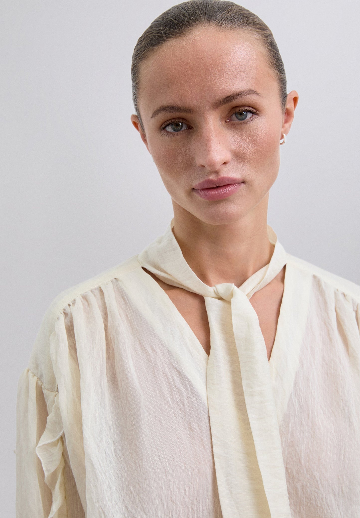 GATHERED BLOUSE WITH TIE DETAIL