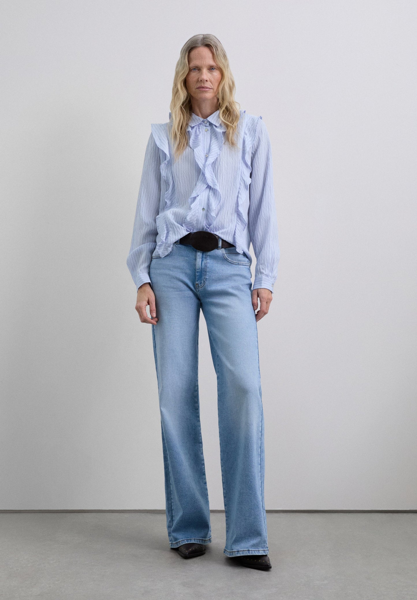 NADELSTREIFENHEMD MIT RÜSCHEN