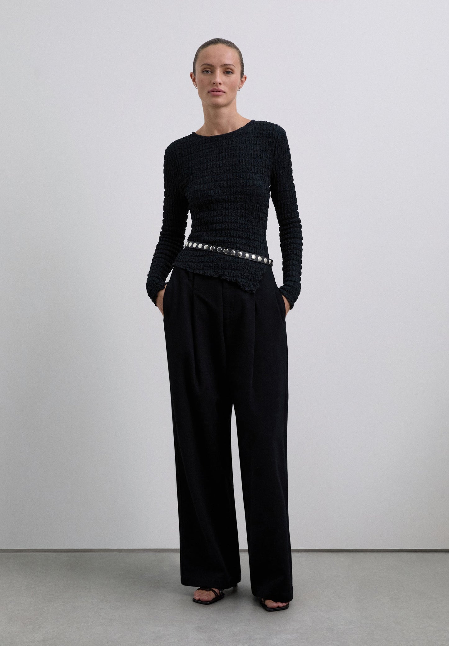 ROUND NECK TEXTURED TOP