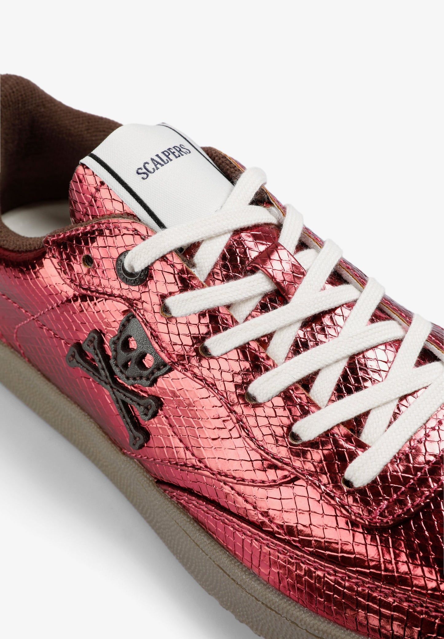 SNEAKERS METALIZADAS TEXTURA SERPIENTE - Scalpers