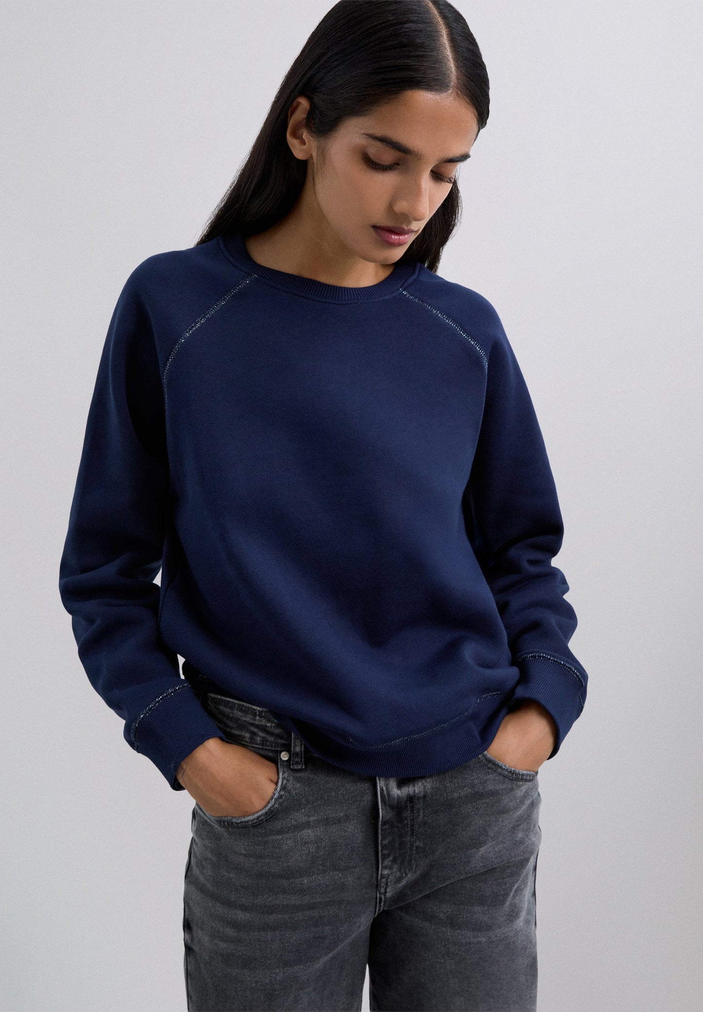 SUDADERA LOGO BORDADO TRASERO