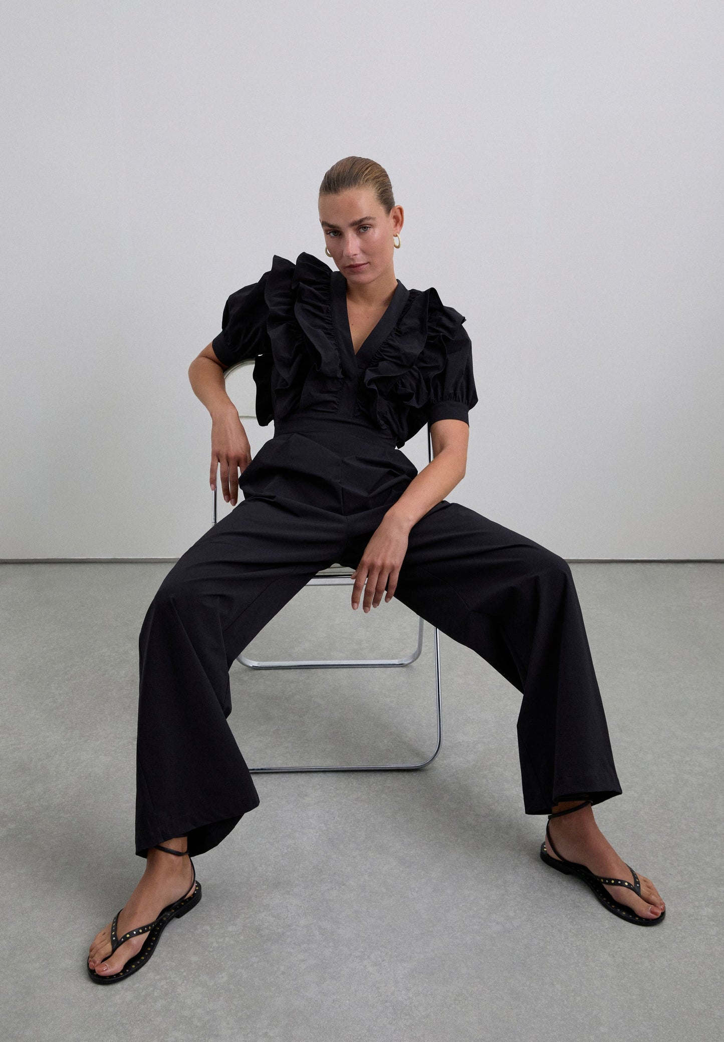 JUMPSUIT ZWART VOLANTS