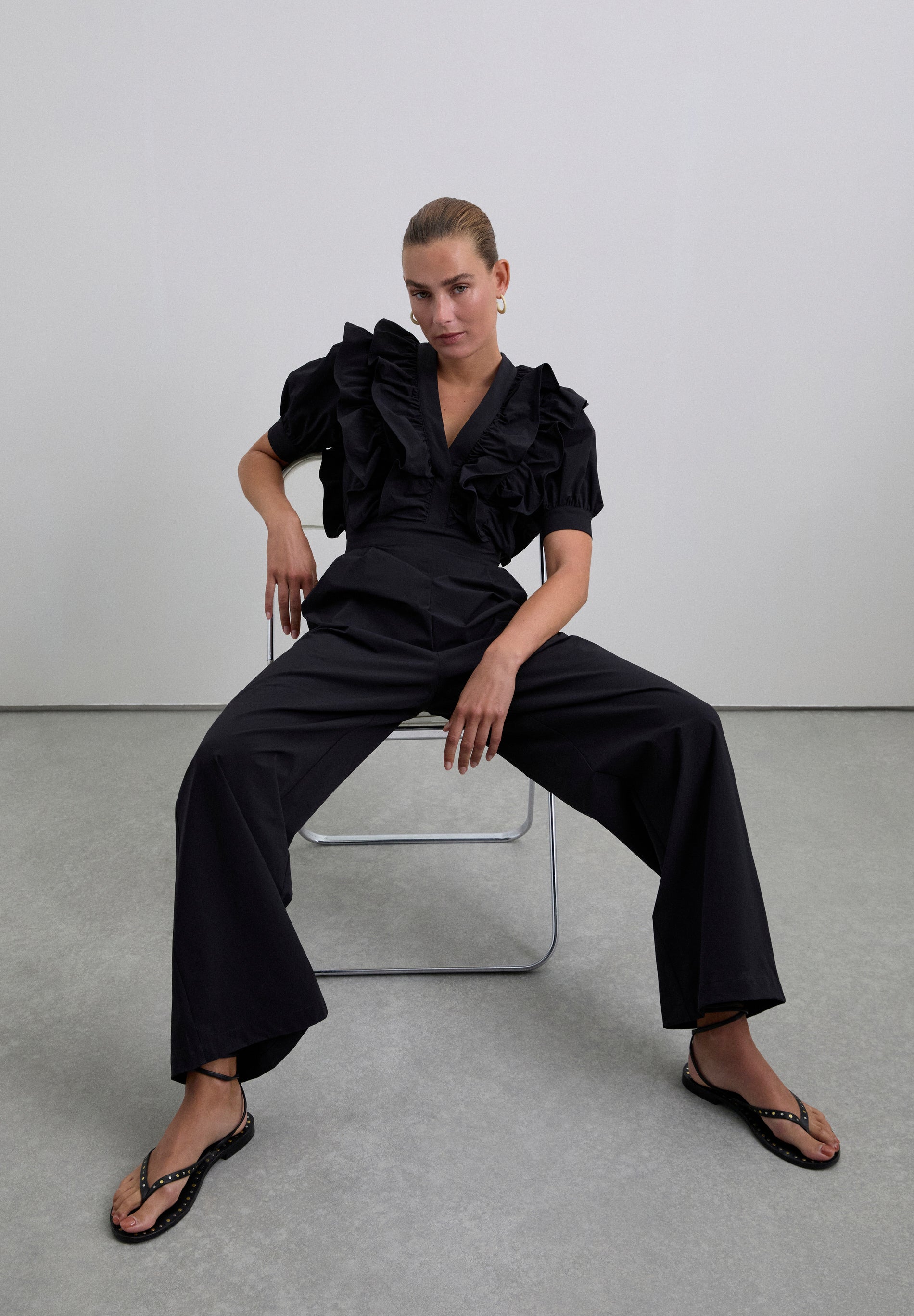 JUMPSUIT ZWART VOLANTS