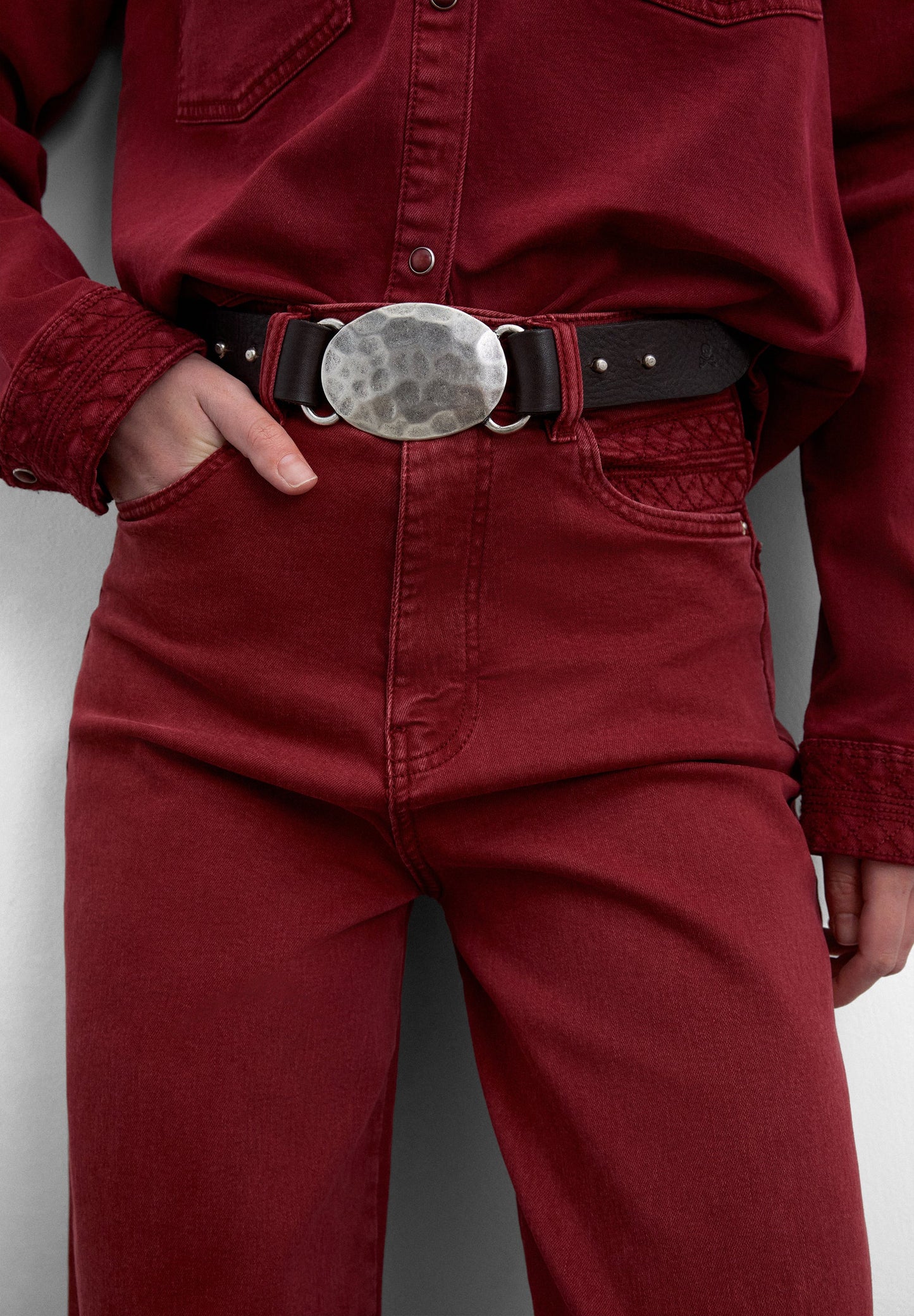 HIGH-RISE TROUSERS WITH STITCHING DETAIL