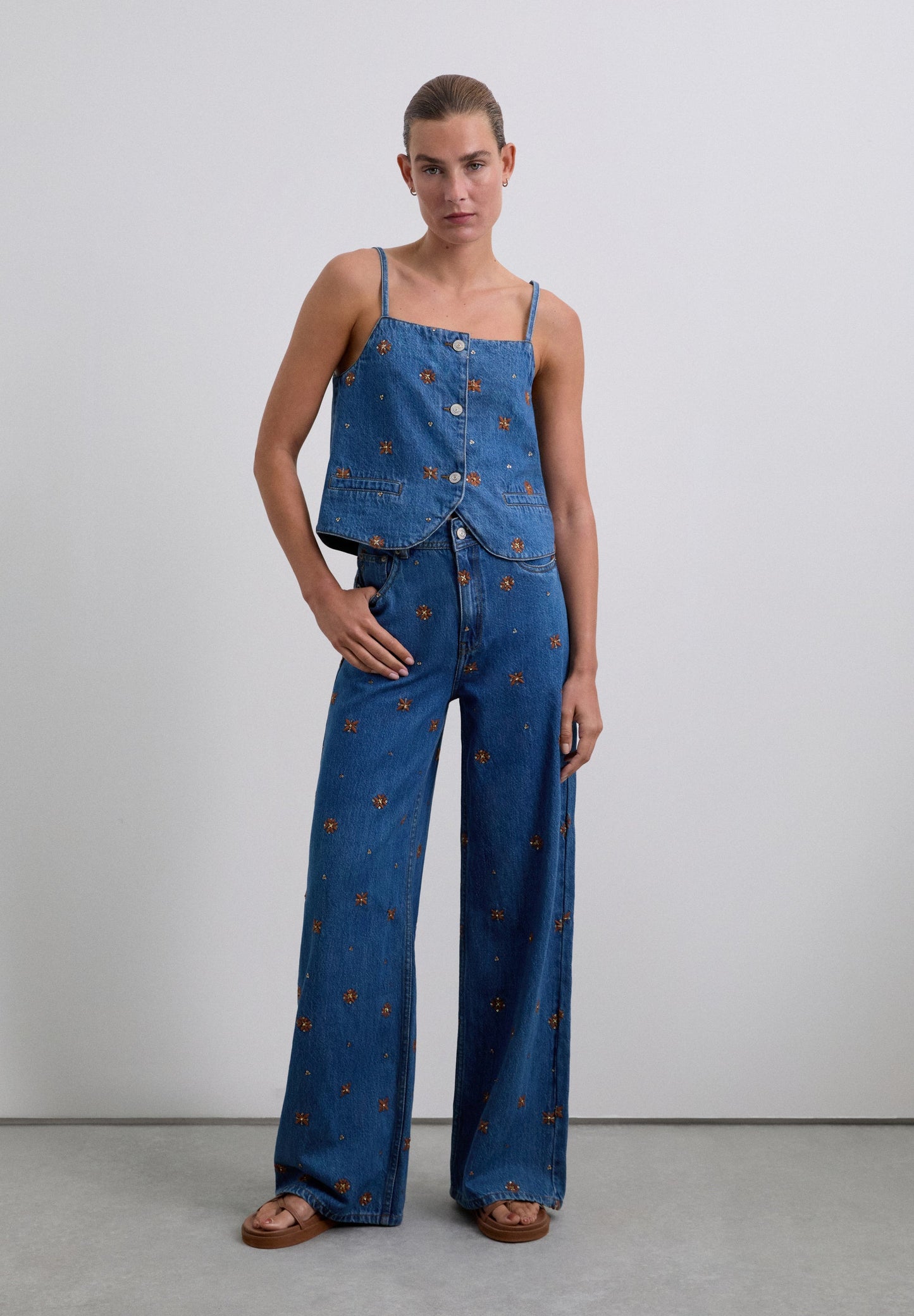 GERADE DENIM-HOSE MIT BLUMEN