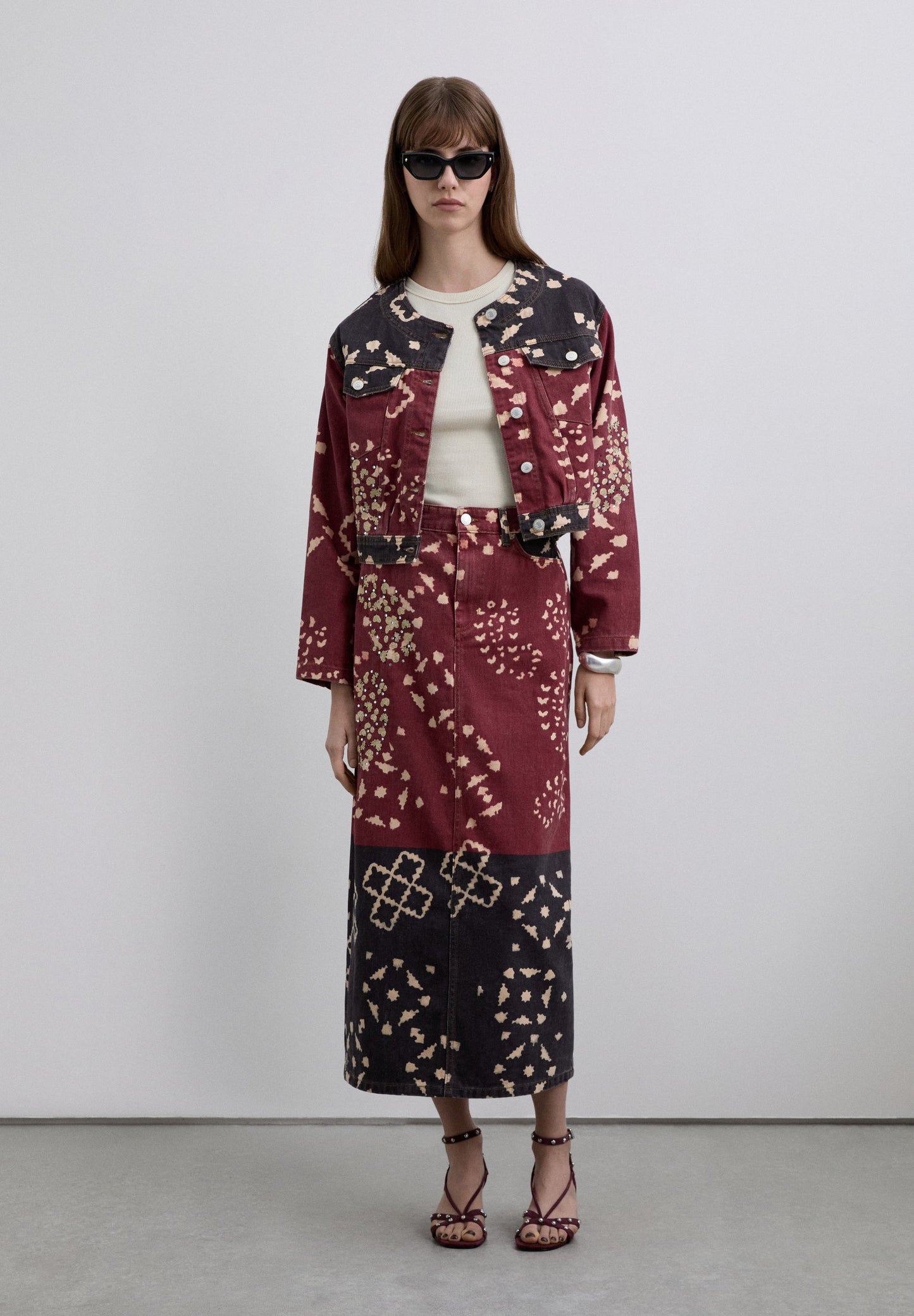 CROPPED-DENIMHEMD MIT PRINT