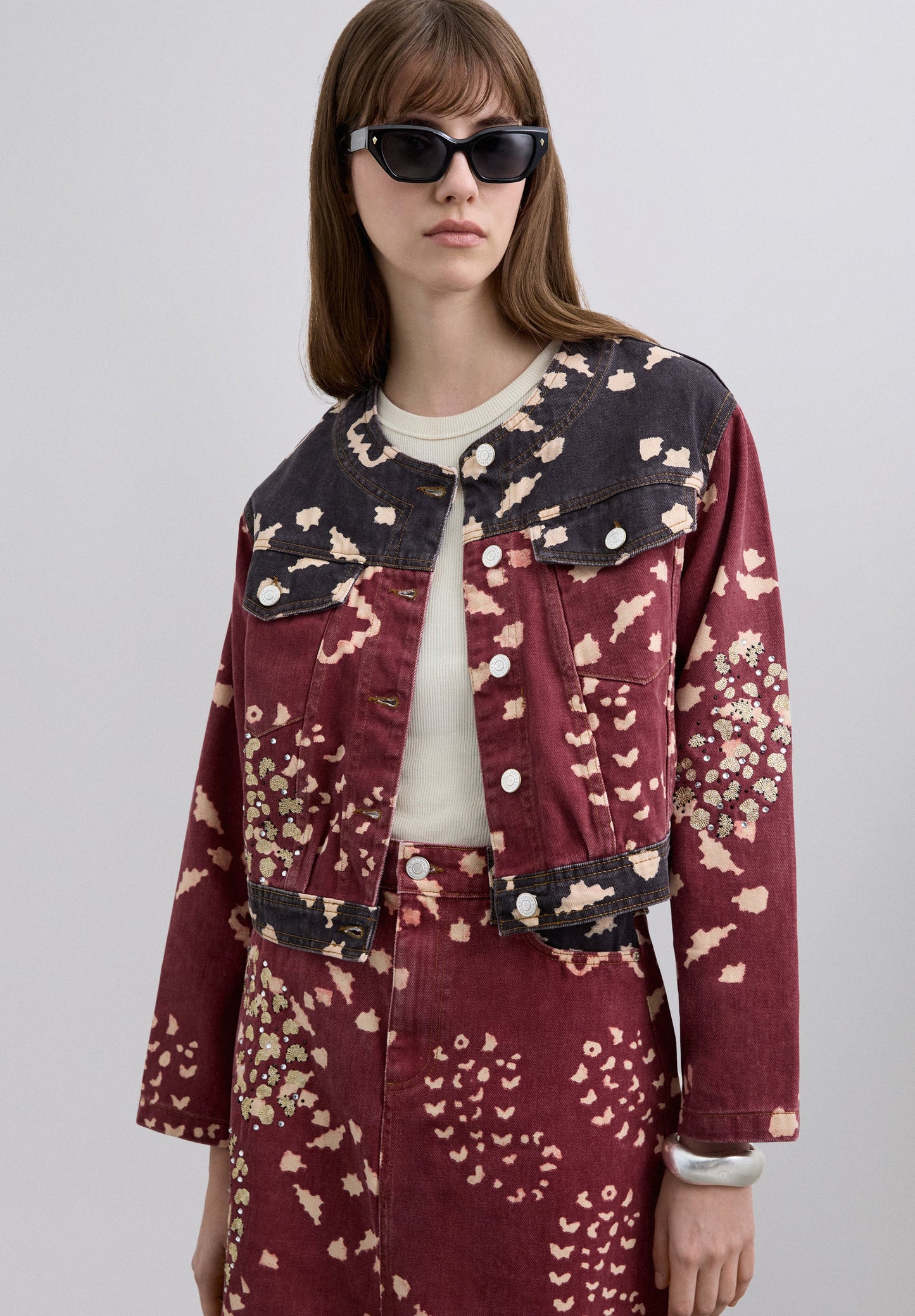 CROPPED-DENIMHEMD MIT PRINT