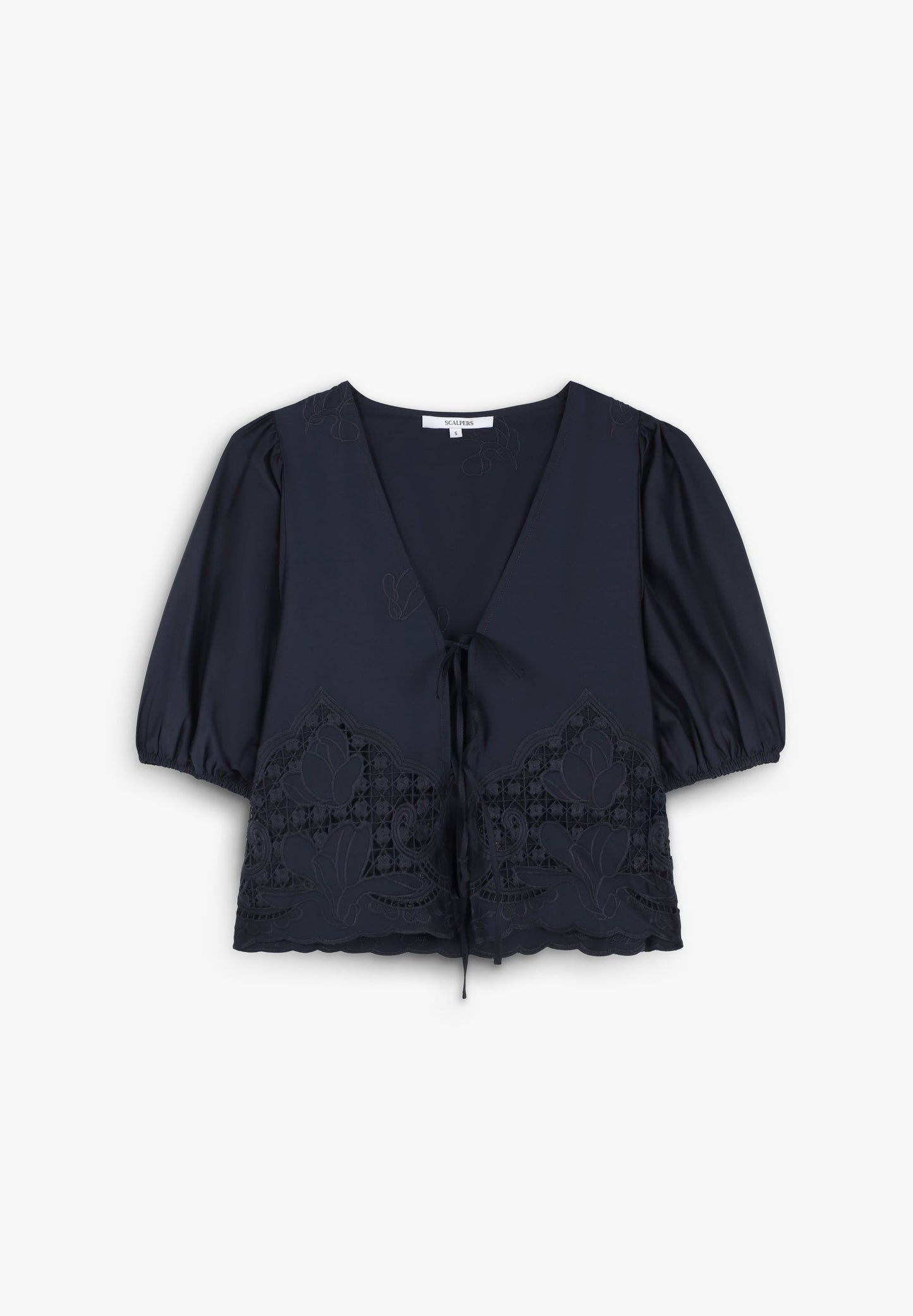 GEBORDUURDE BLOUSE STRIKJES