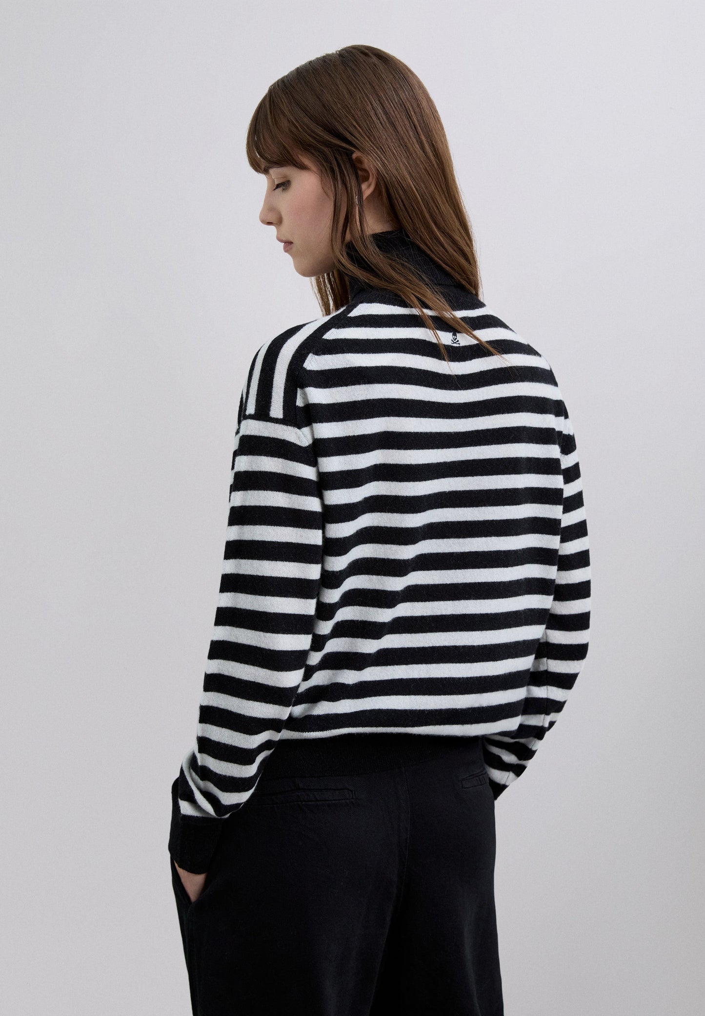 PULLOVER MIT UMLEGEKRAGEN AUS WOLLE