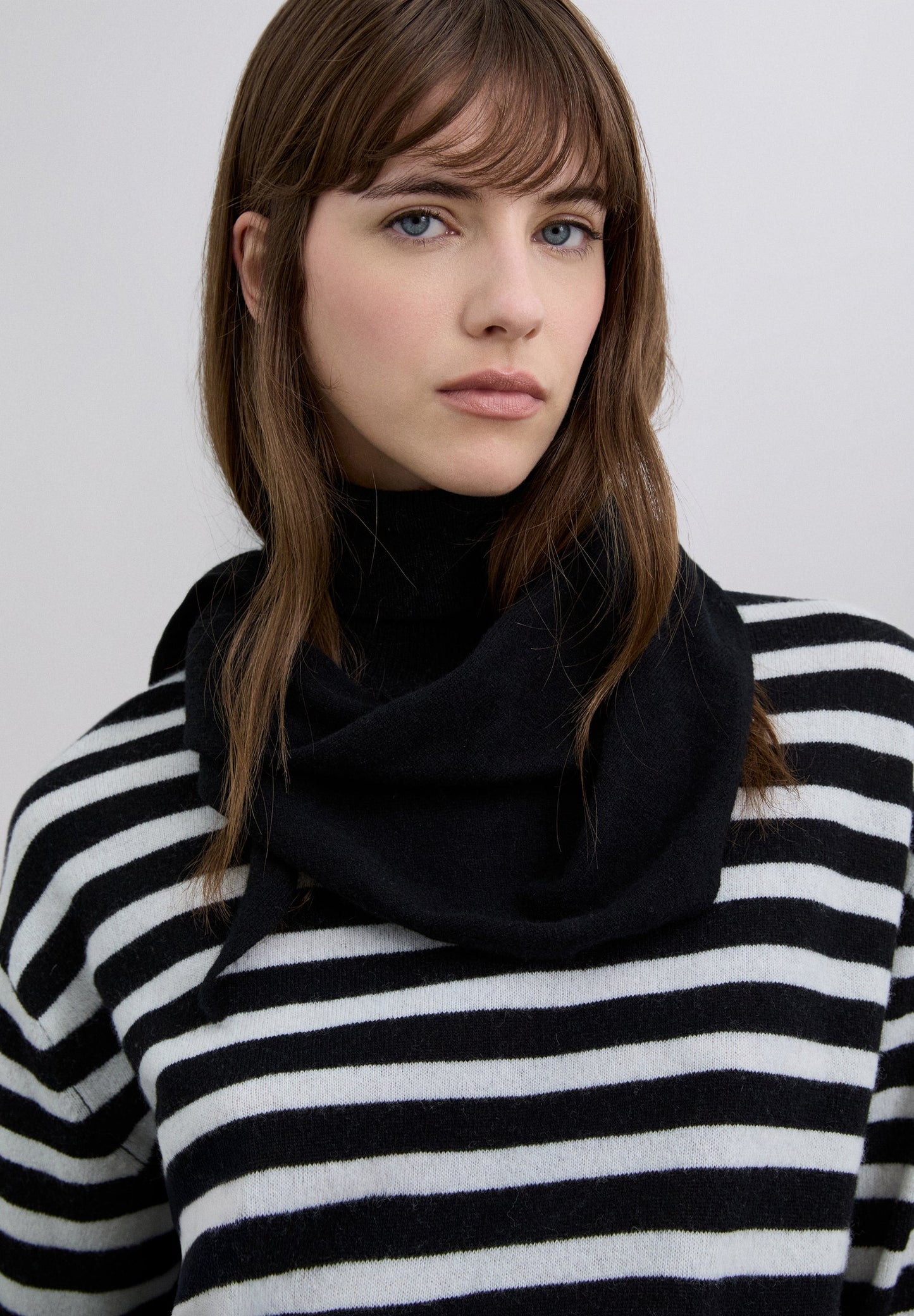 PULLOVER MIT UMLEGEKRAGEN AUS WOLLE