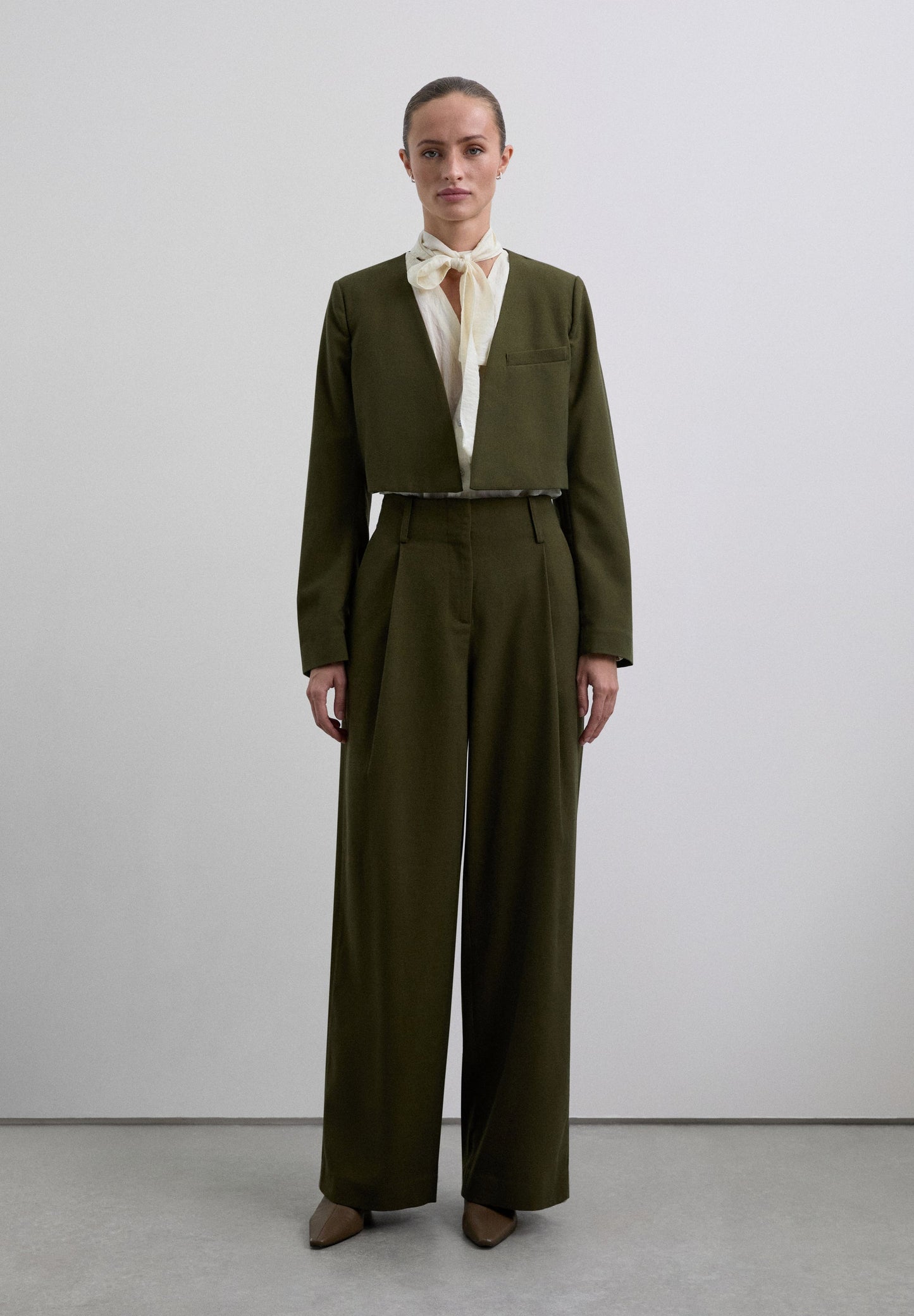 CROPPED-BLAZER AUSEINANDERNEHMBAR