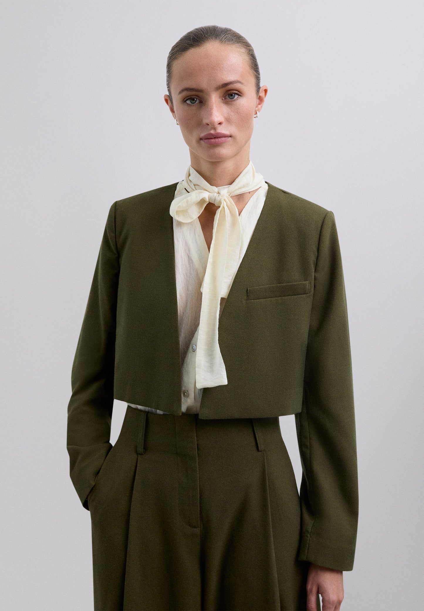 CROPPED-BLAZER AUSEINANDERNEHMBAR