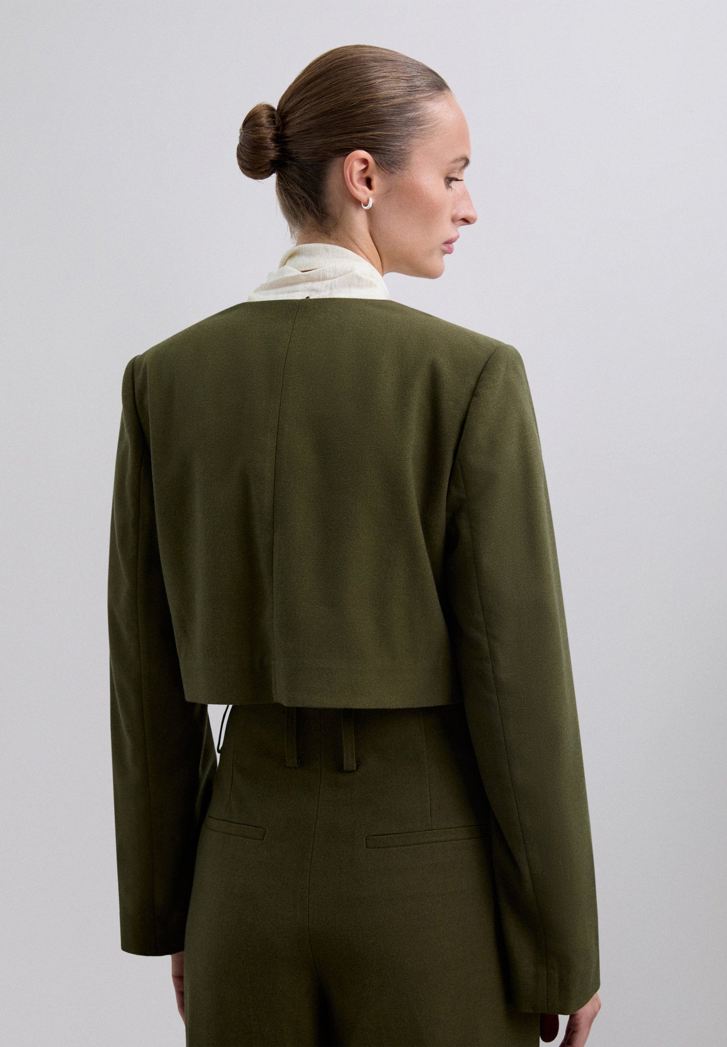 CROPPED-BLAZER AUSEINANDERNEHMBAR