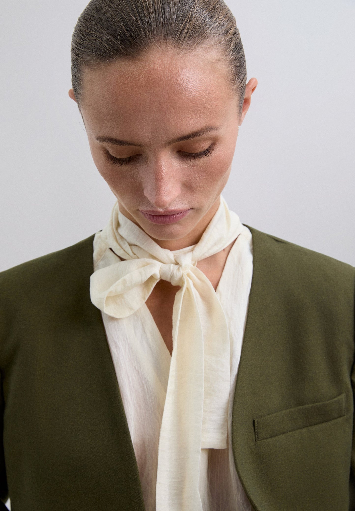 CROPPED-BLAZER AUSEINANDERNEHMBAR