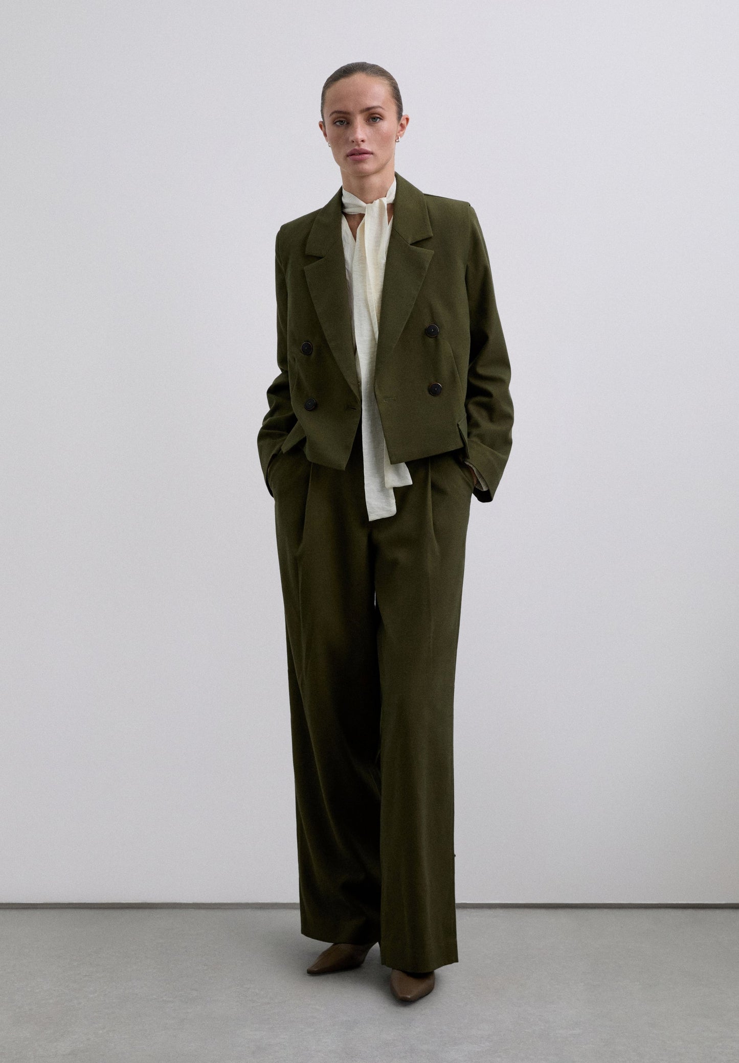 CROPPED-BLAZER AUSEINANDERNEHMBAR