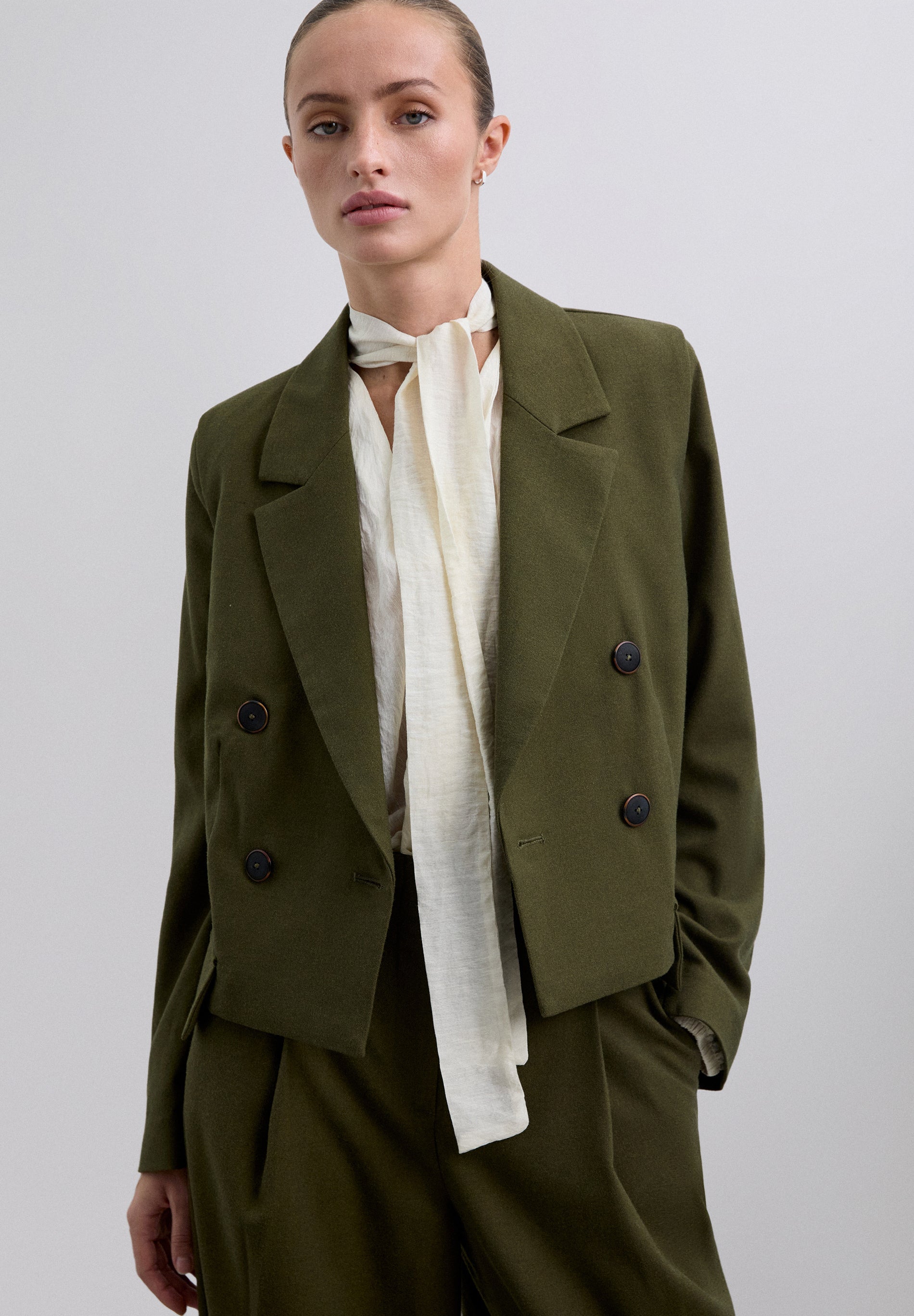 CROPPED-BLAZER AUSEINANDERNEHMBAR