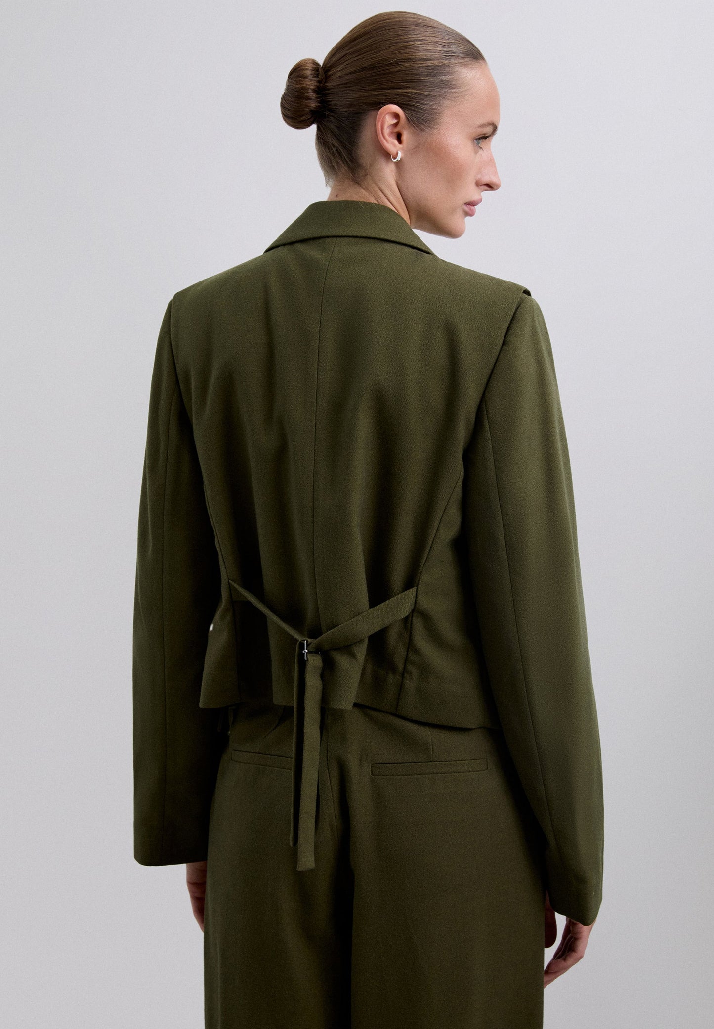 CROPPED-BLAZER AUSEINANDERNEHMBAR