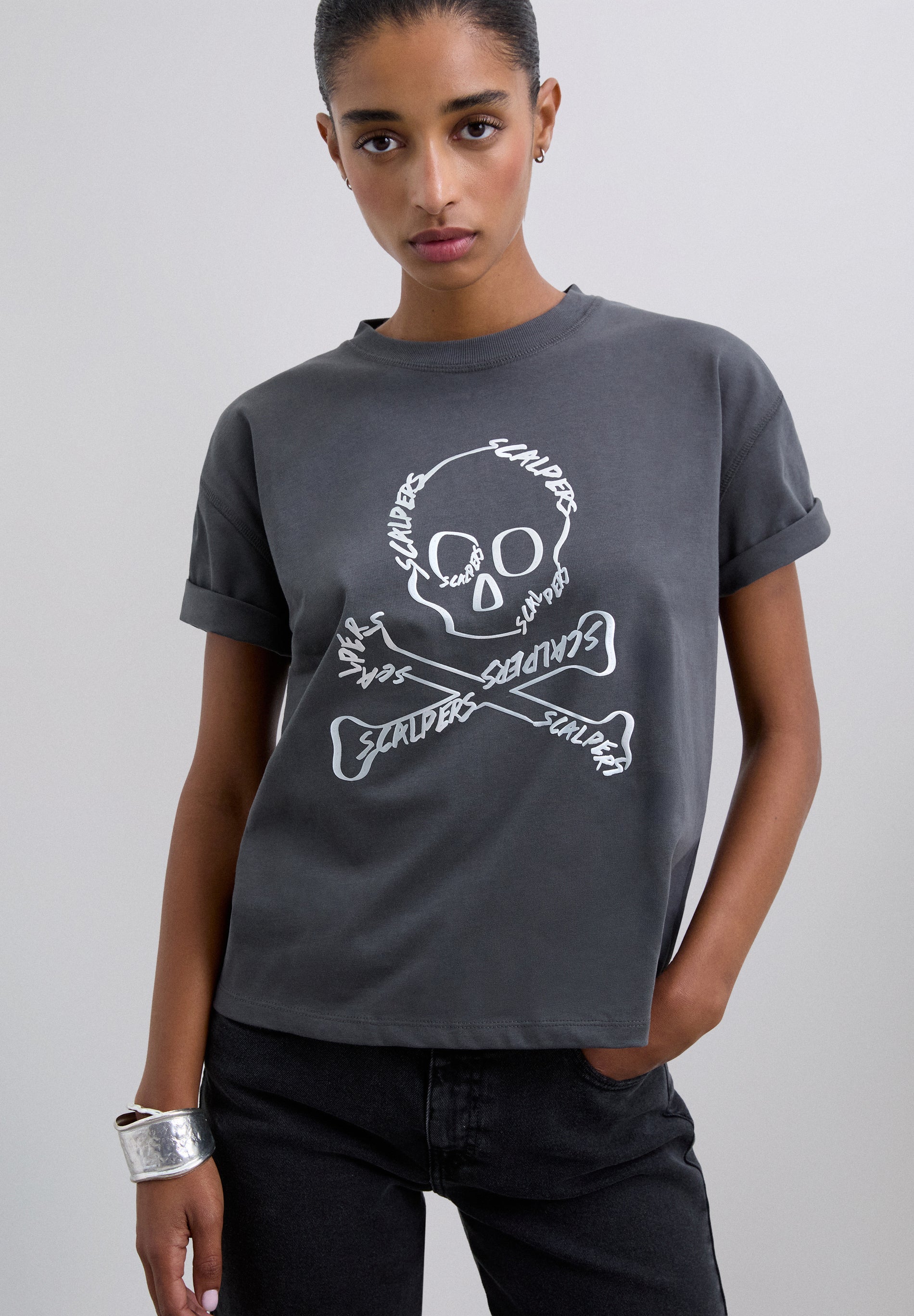 T-SHIRT MIT TOTENKOPF-PRINT