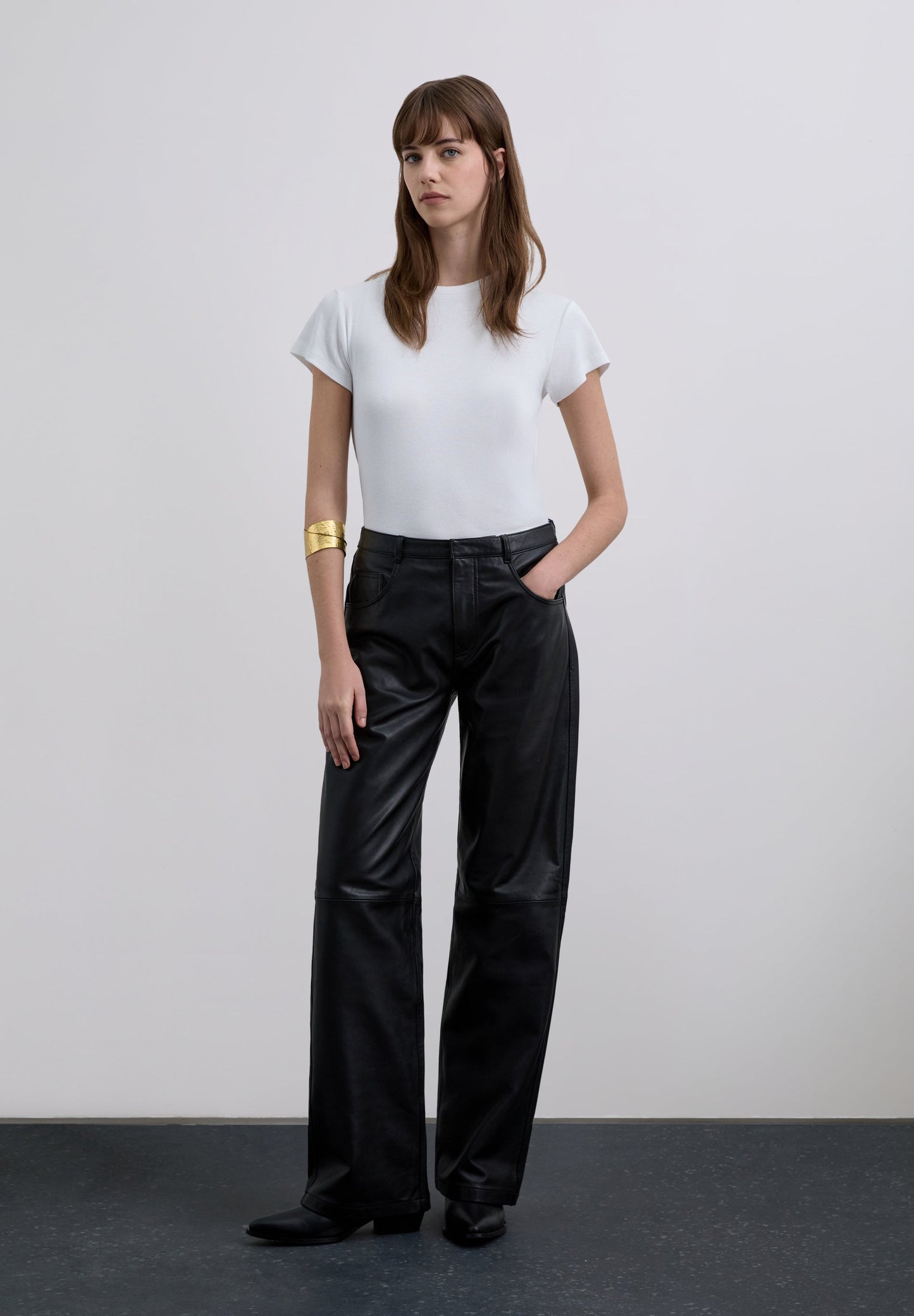 T-SHIRT SCHLITZ MIT STRASSBESATZ