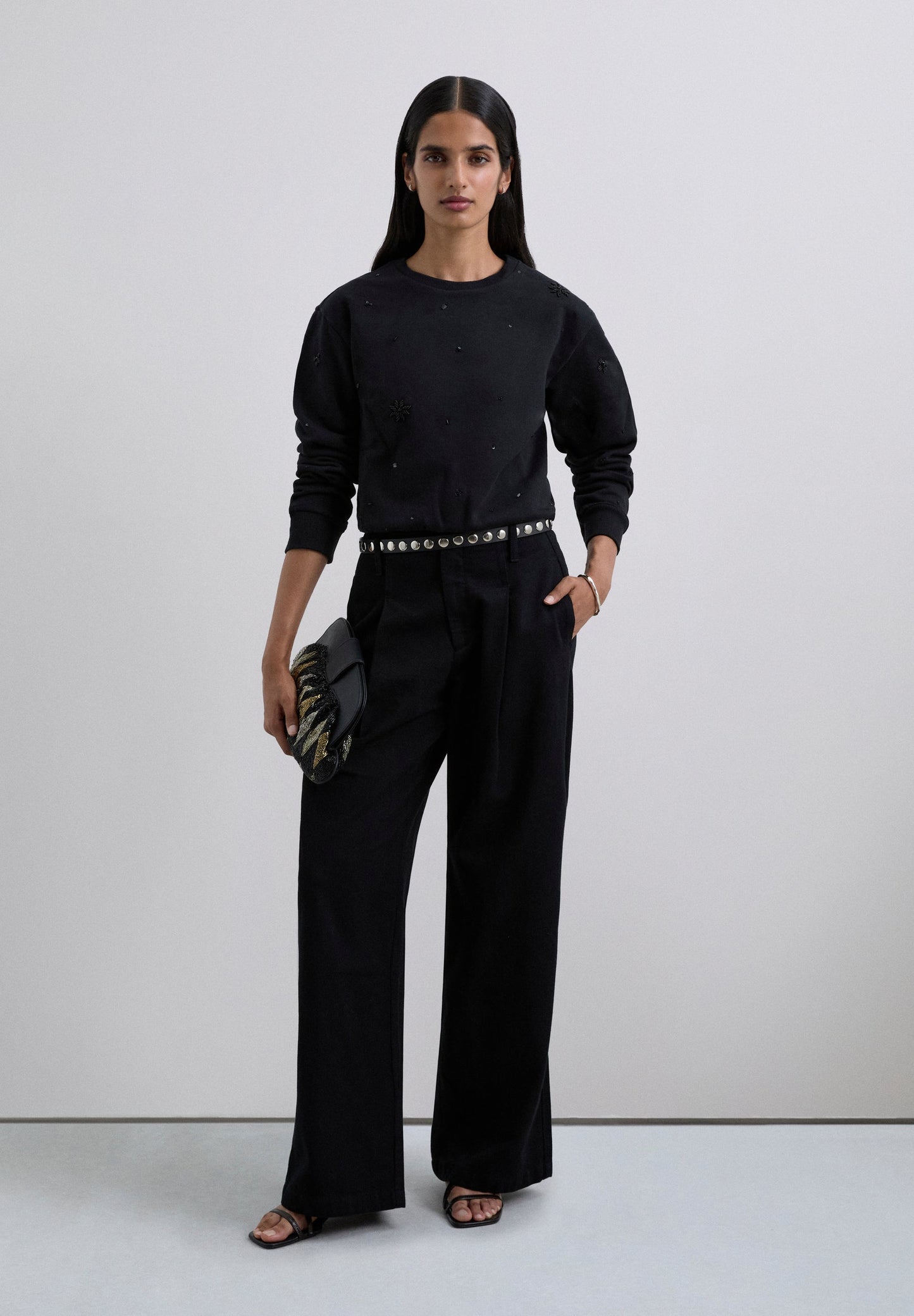 SWEATSHIRT MIT STRASSSTICKEREI