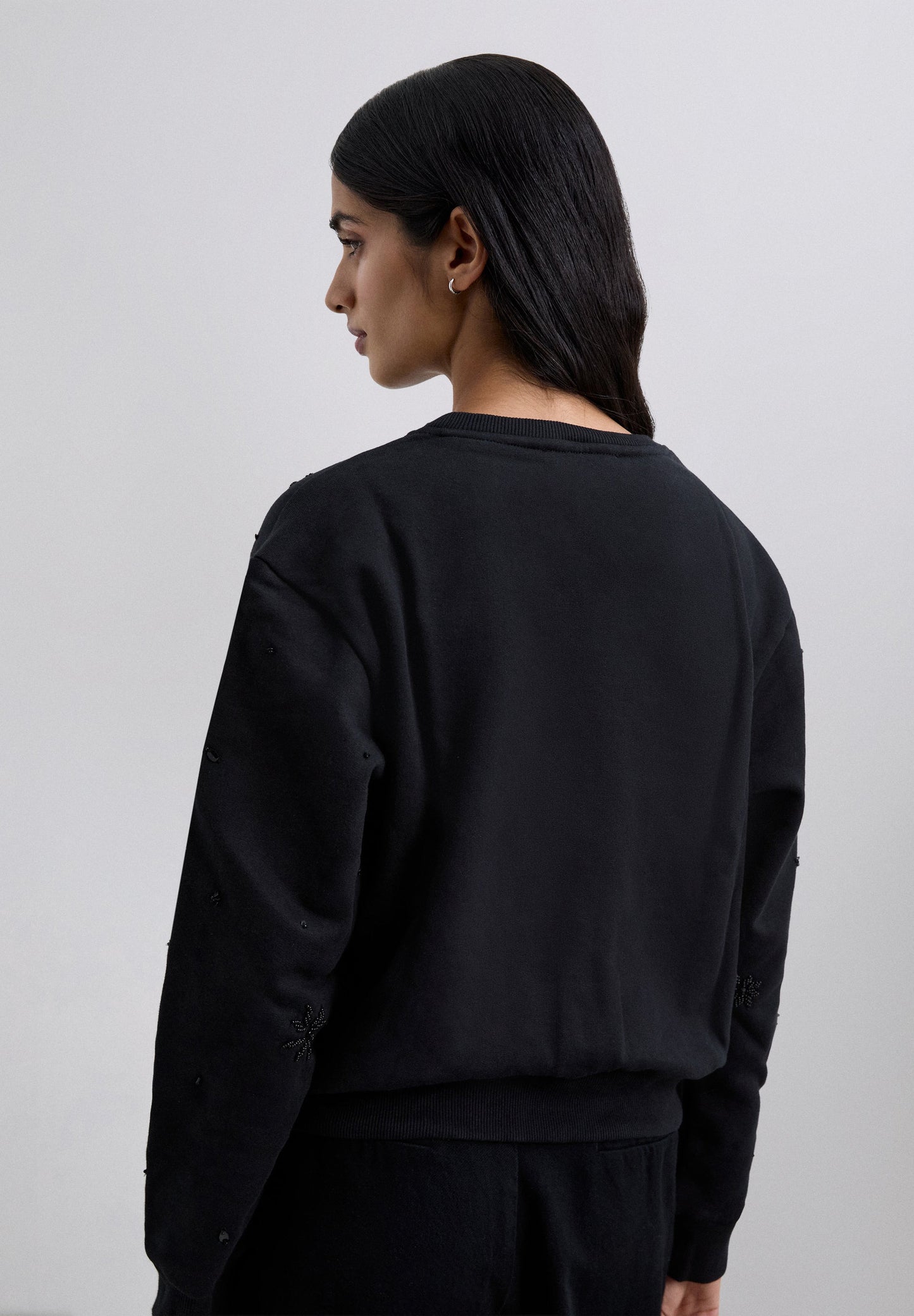 SWEATSHIRT MIT STRASSSTICKEREI