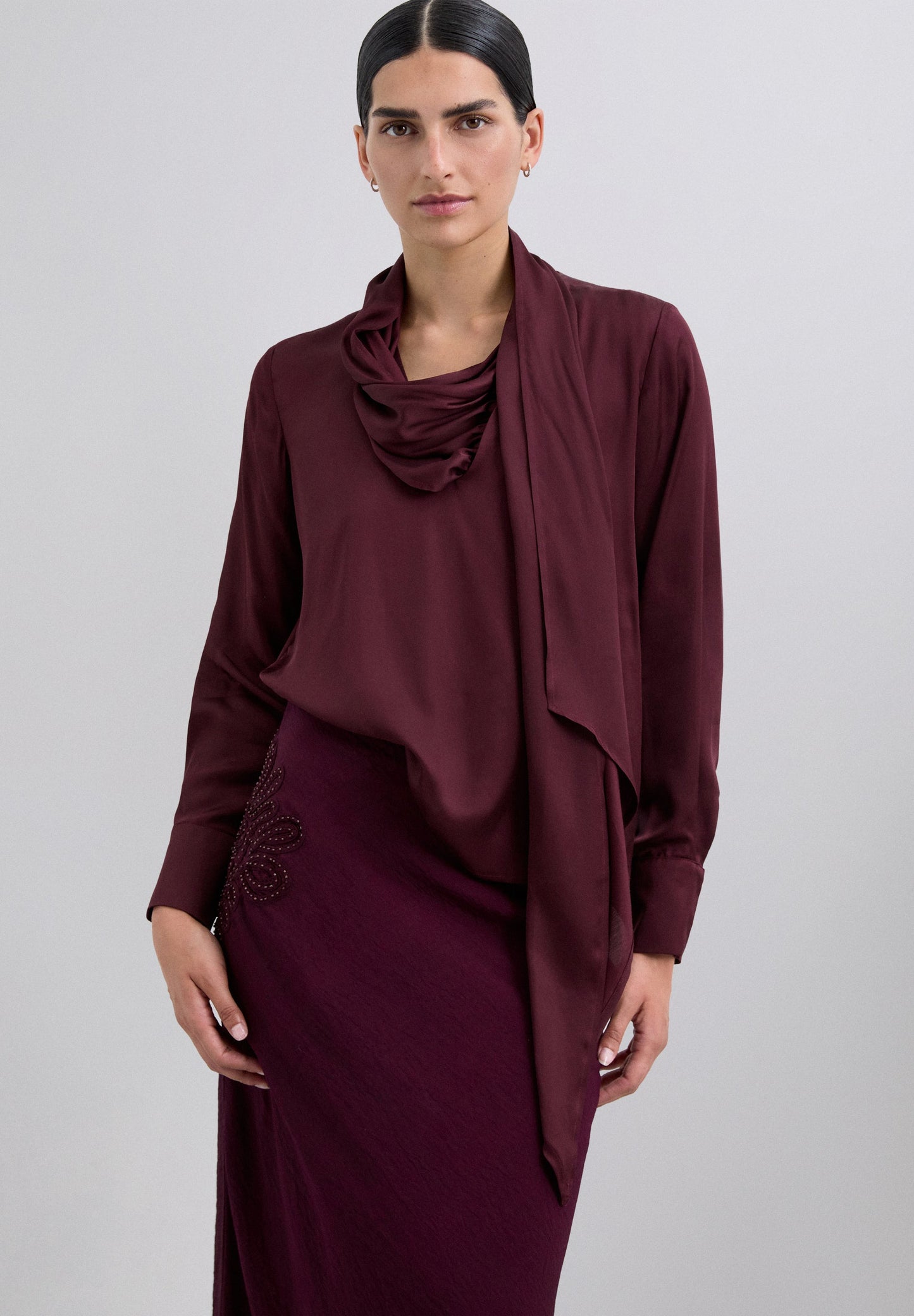 DRAPIERTE BLUSE AUS SATIN