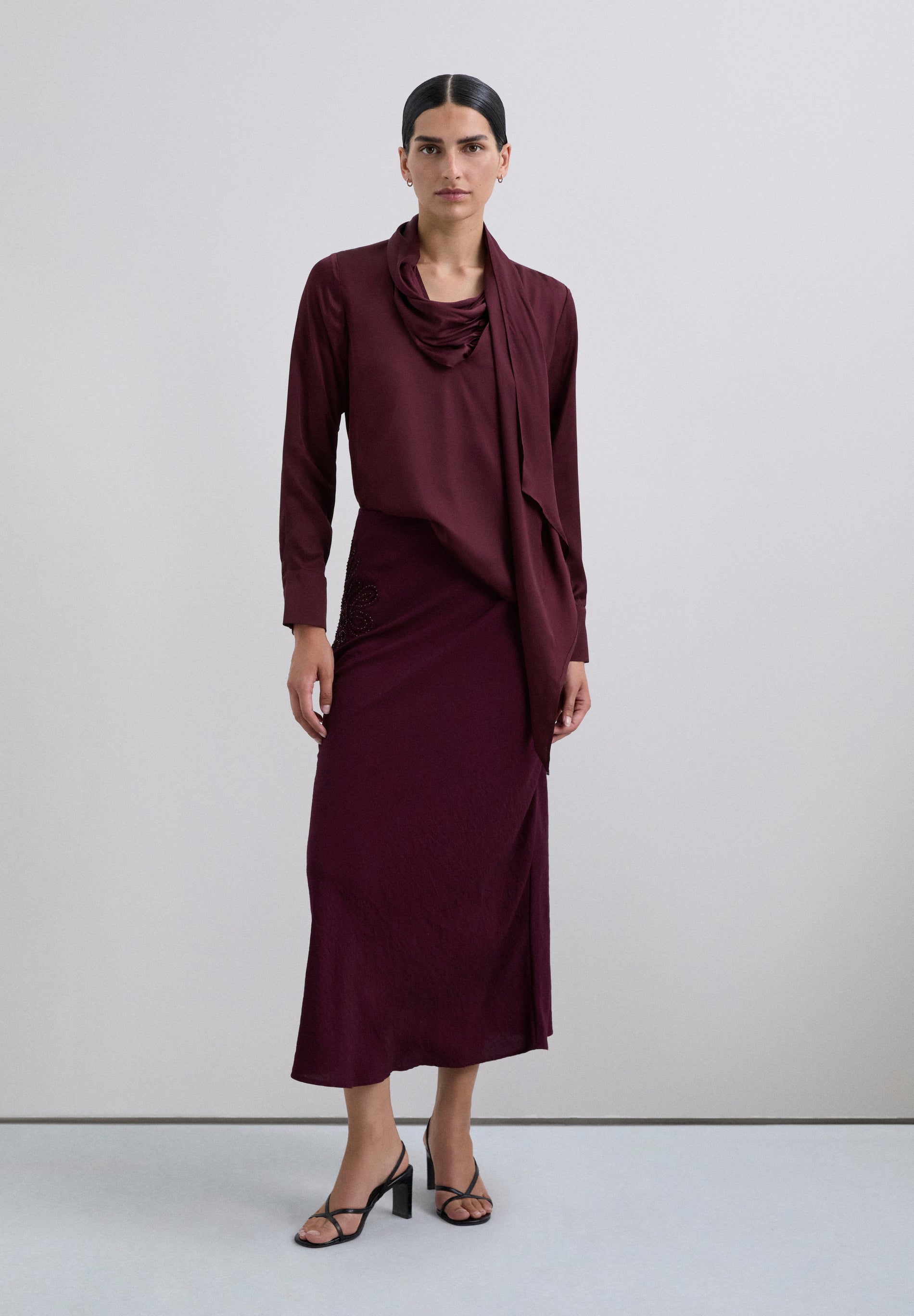 JUPE EN BIAIS AVEC BRODERIE