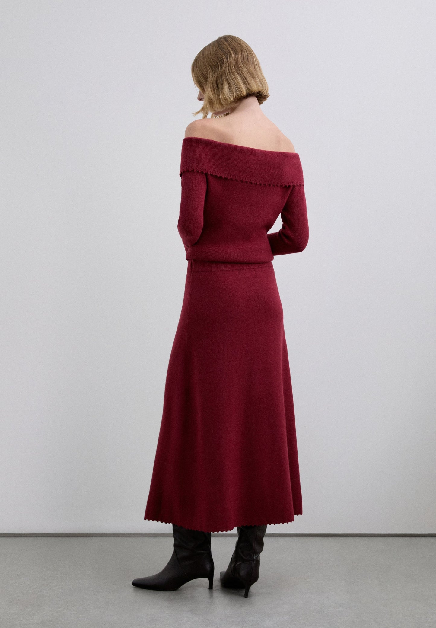 ASYMMETRISCHER ROCK MIT BESONDEREM FINISH