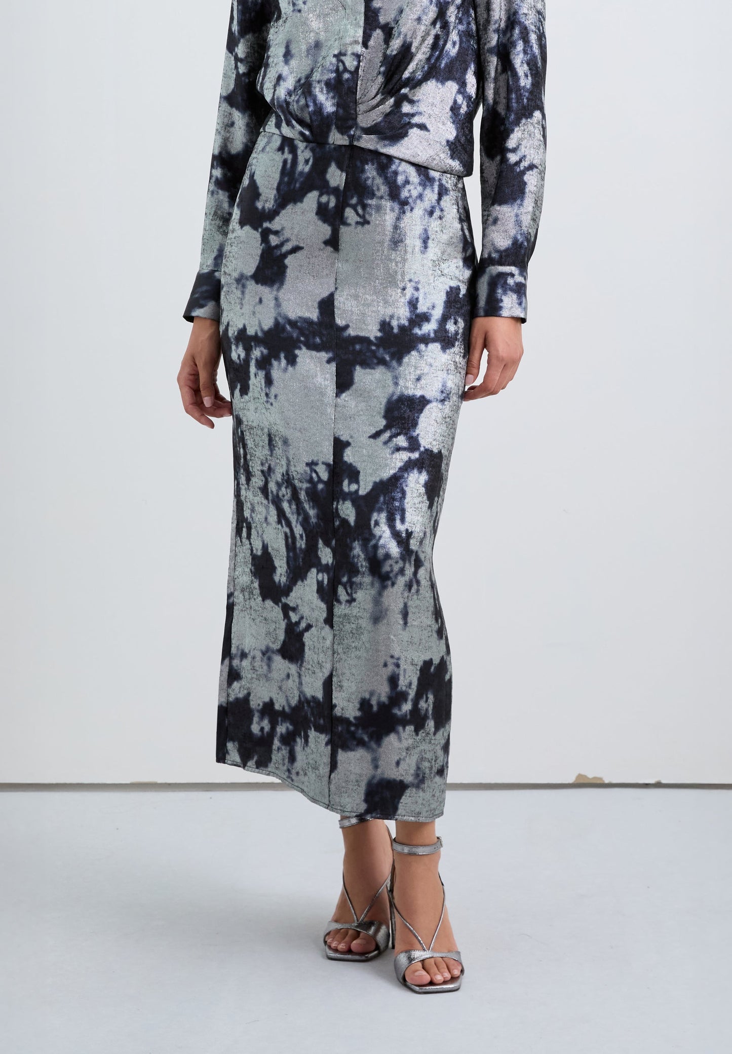 TIE-DYE-ROCK MIT METALLIC-DETAILS