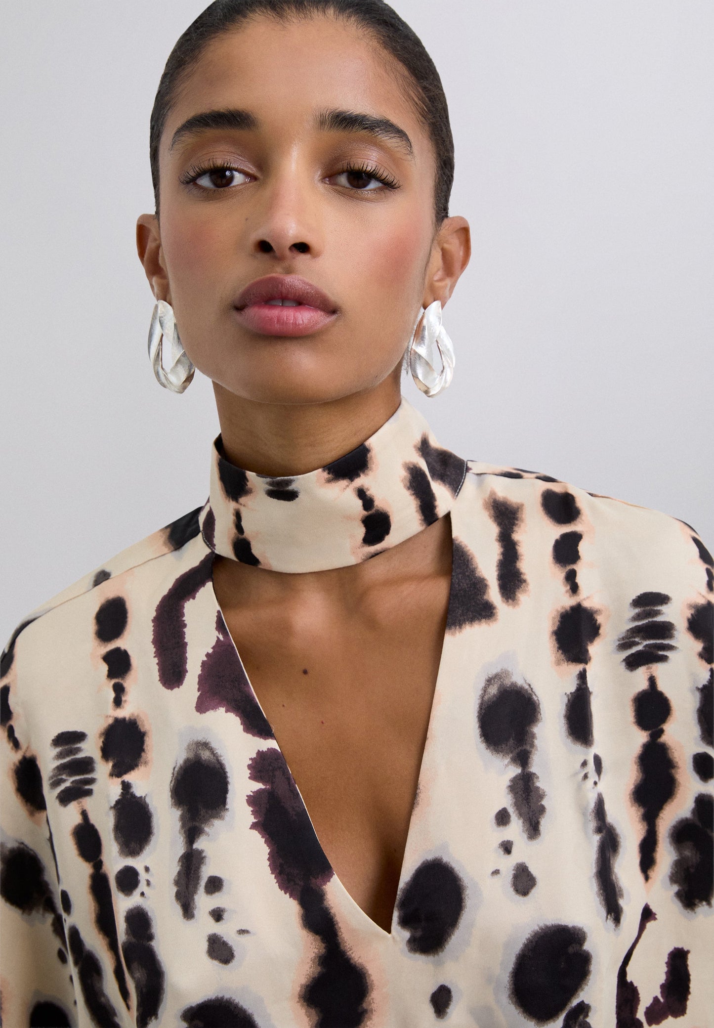 FLOWING SATIN SHIRT