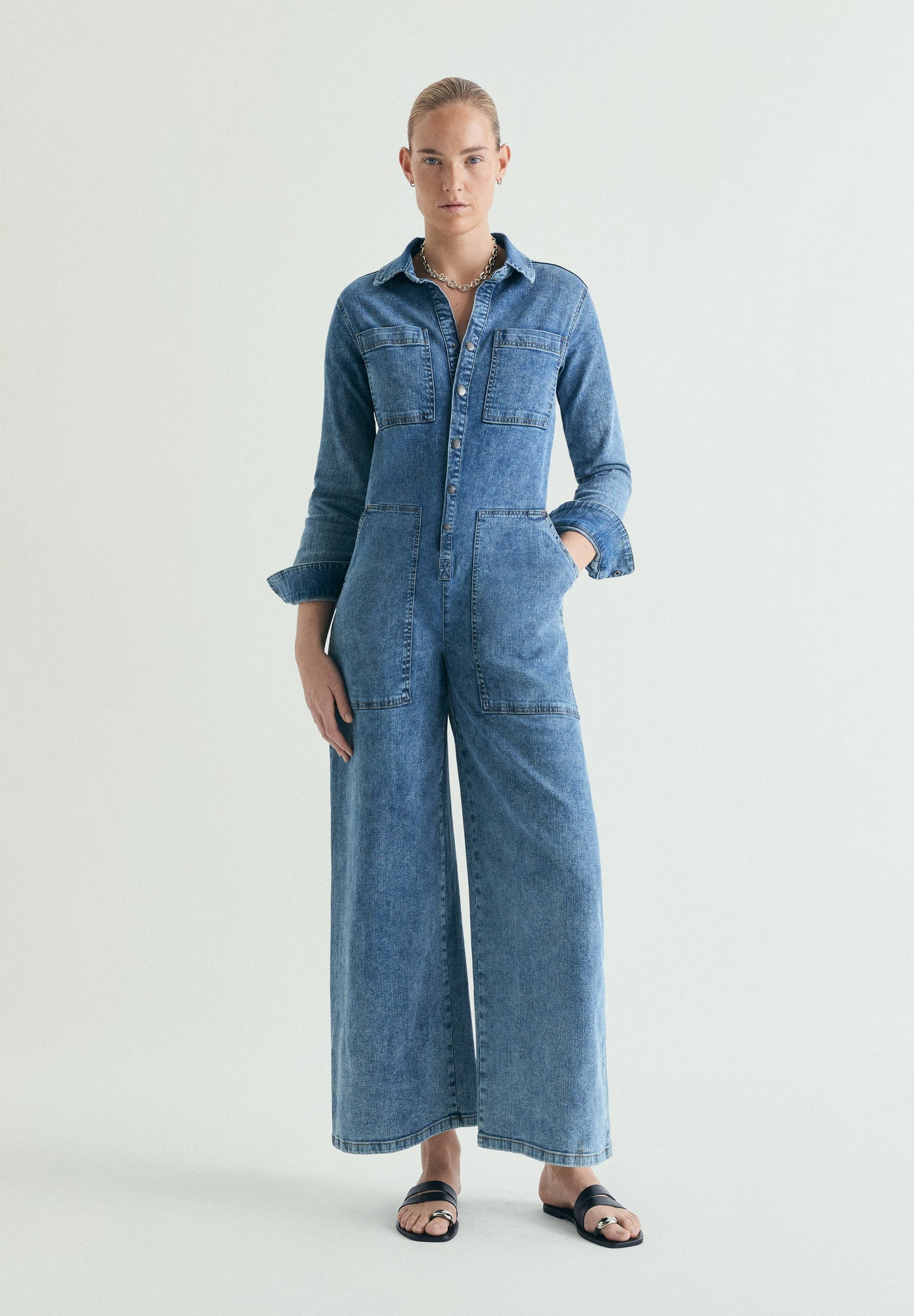 JEANS-JUMPSUIT MIT TASCHEN