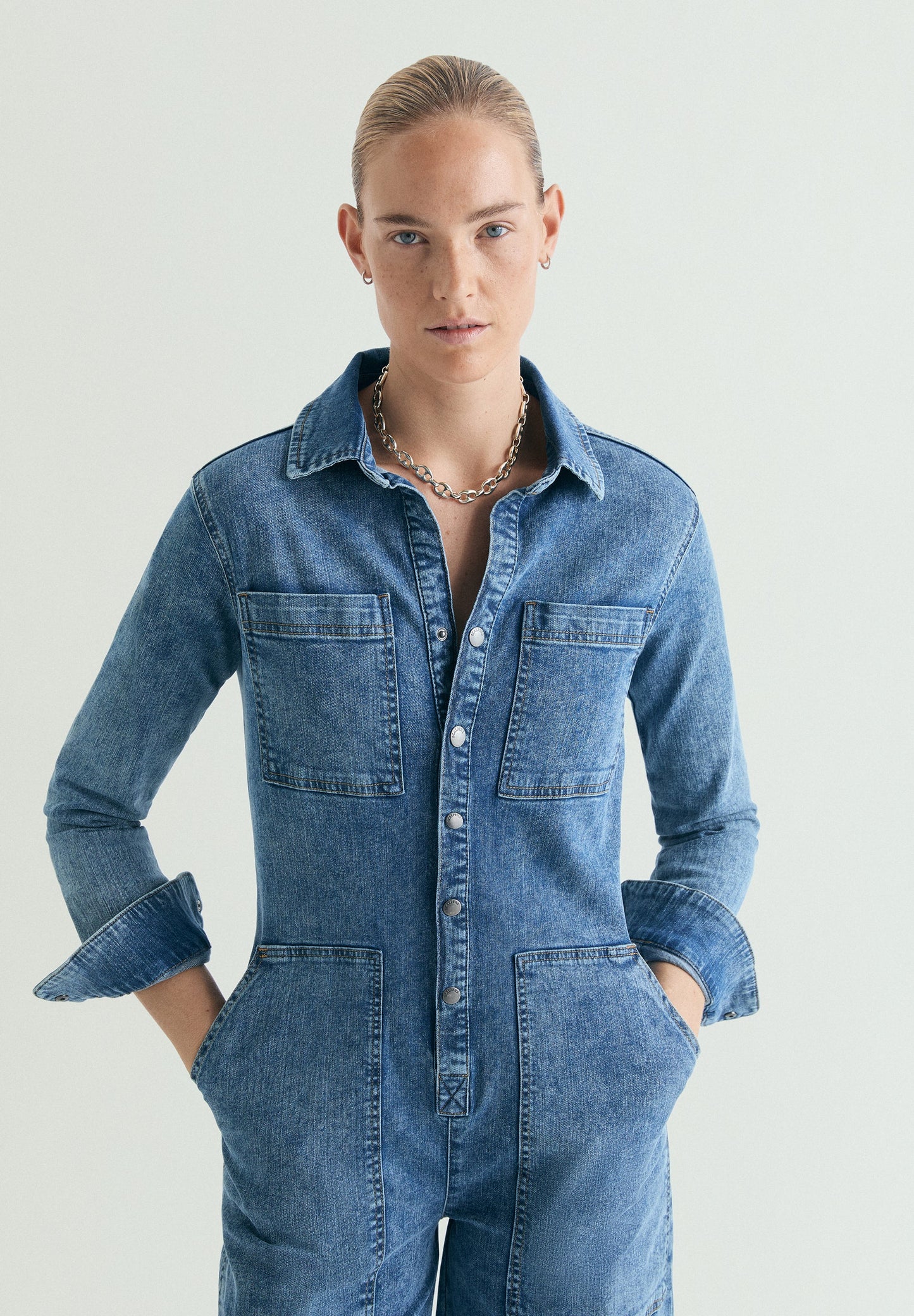 JEANS-JUMPSUIT MIT TASCHEN